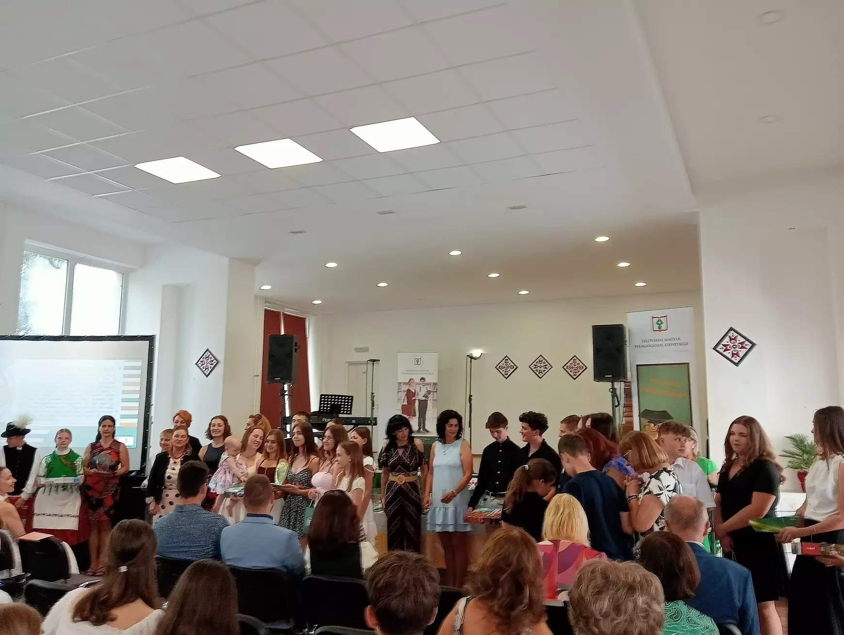 Díjözönben a Pedagógusszövetség jubileumi X. Felvidéki Tehetségnapján - KÉPEKKEL