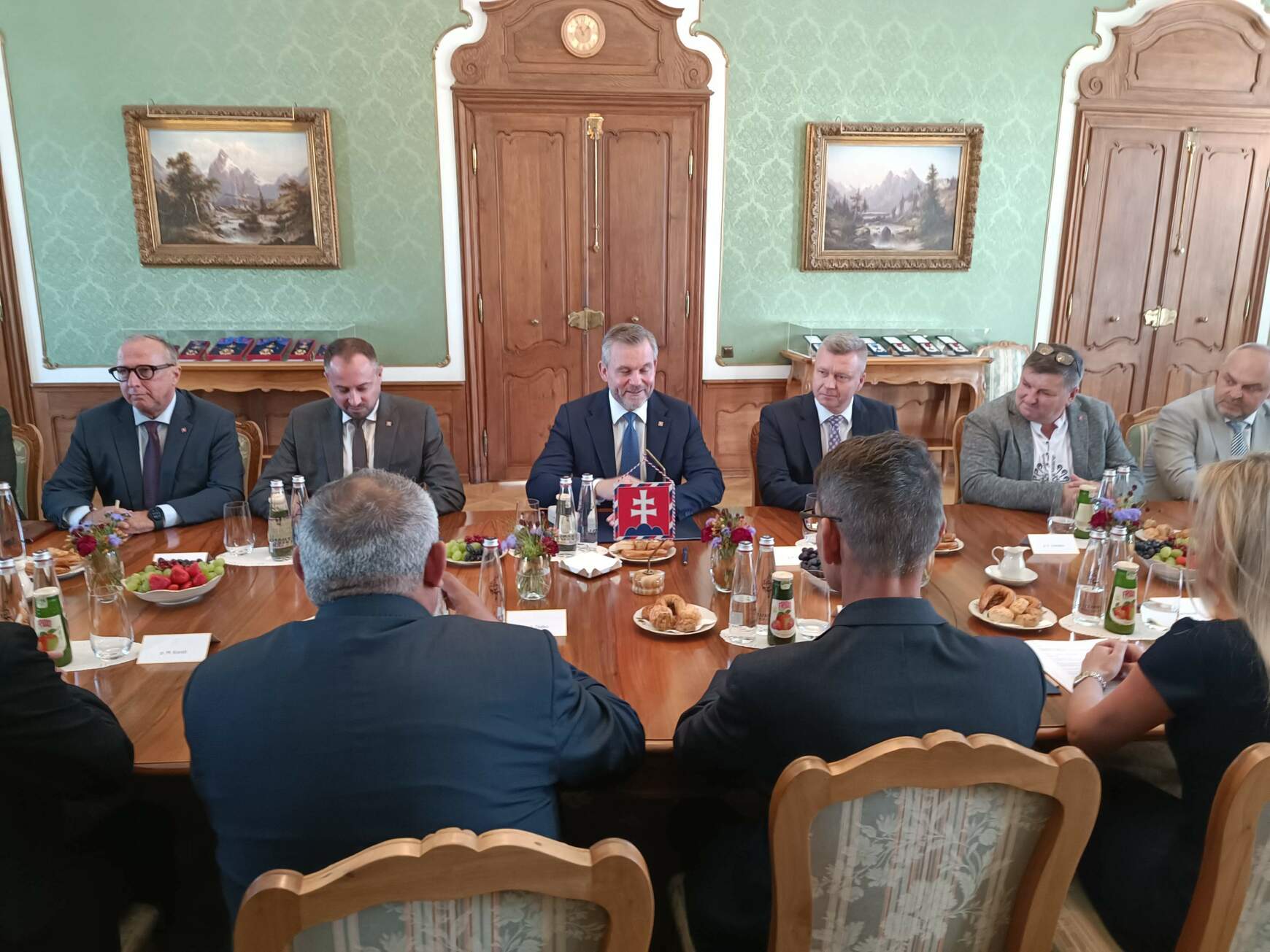 Peter Pellegirni, Forró Krisztián tanácskozás 
