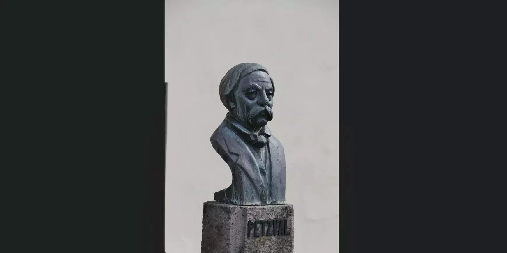 Petzvál József szobra