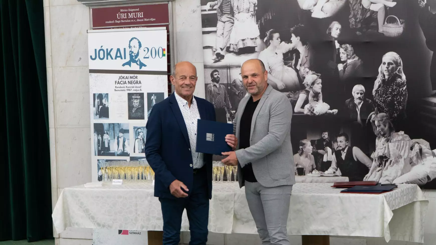 Jutalomelőadással és köszönőoklevéllel hálálkodott támogatóinak a Komáromi Jókai Színház – KÉPEKKEL