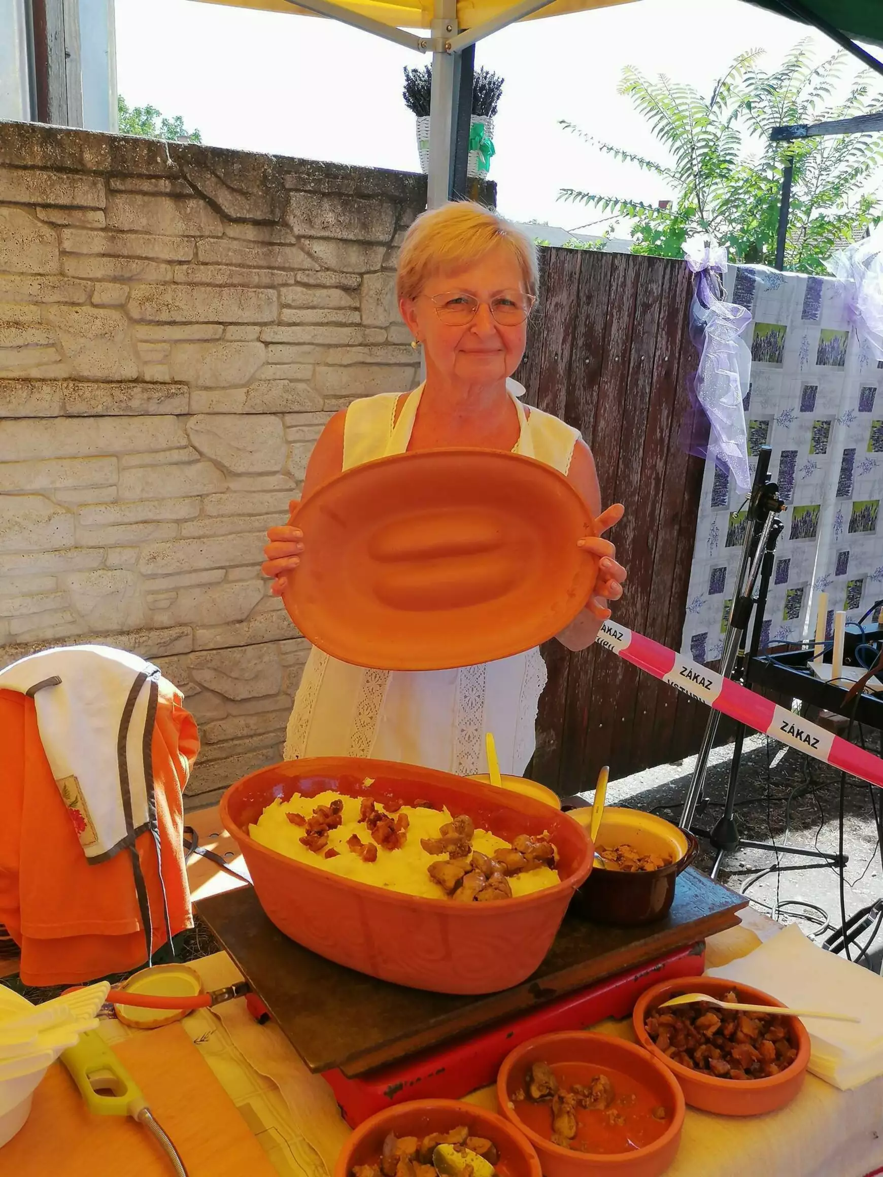 hagyomanyos_etelek_fesztivalja_a_tajhaz_udvaran_