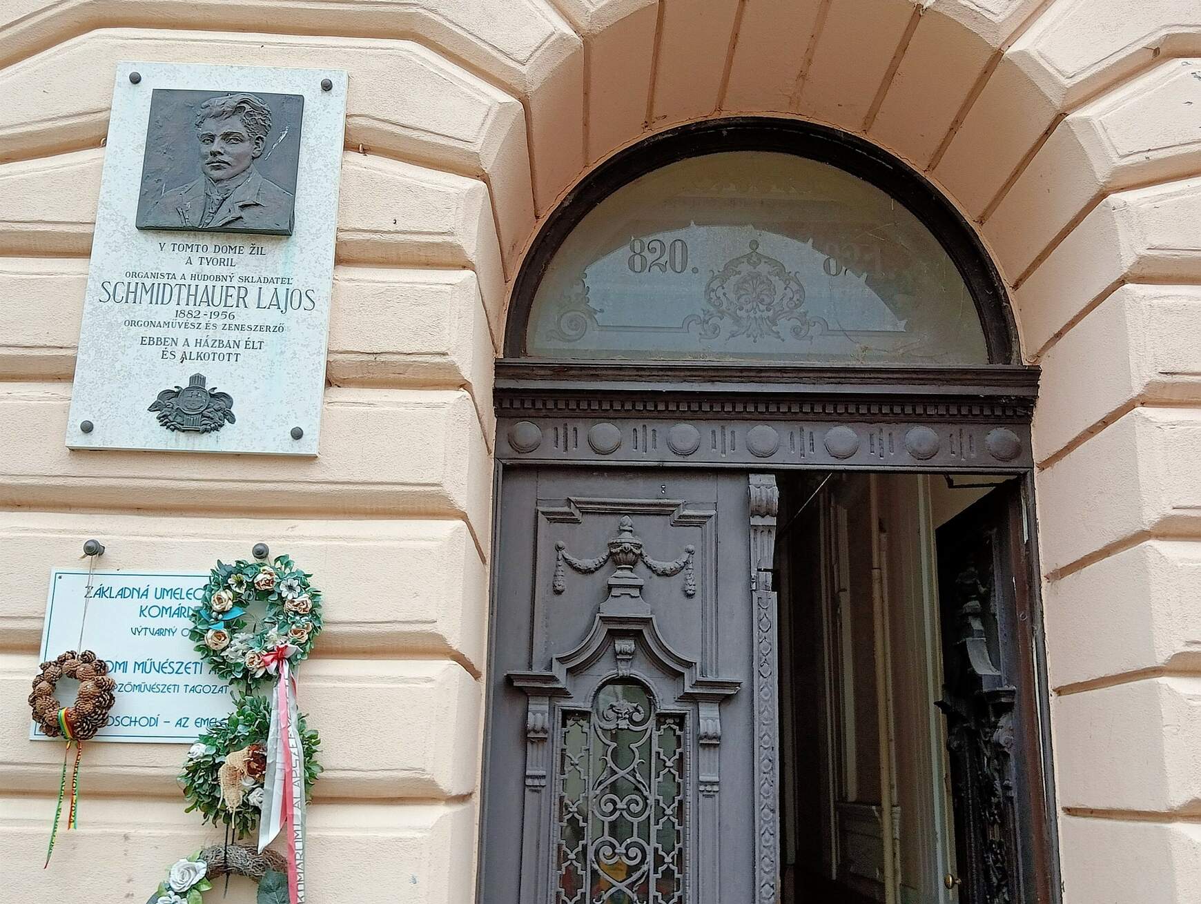   Nívós tartalomhoz mutatós forma dukál: restaurálták a komáromi Művészeti Alapiskola ablakait - KÉPEKKEL