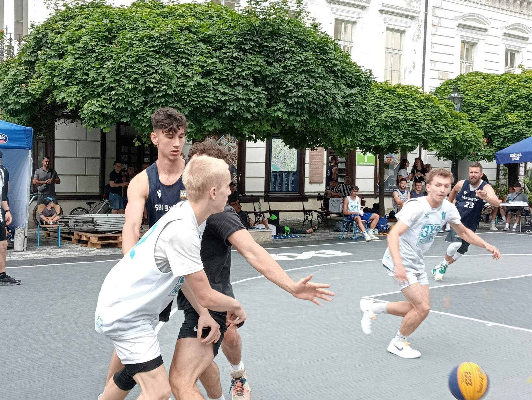Jubileumi SBA 3x3 Pro Tour 2025 Komáromban – budapesti kosarasok győzelmével – KÉPEK