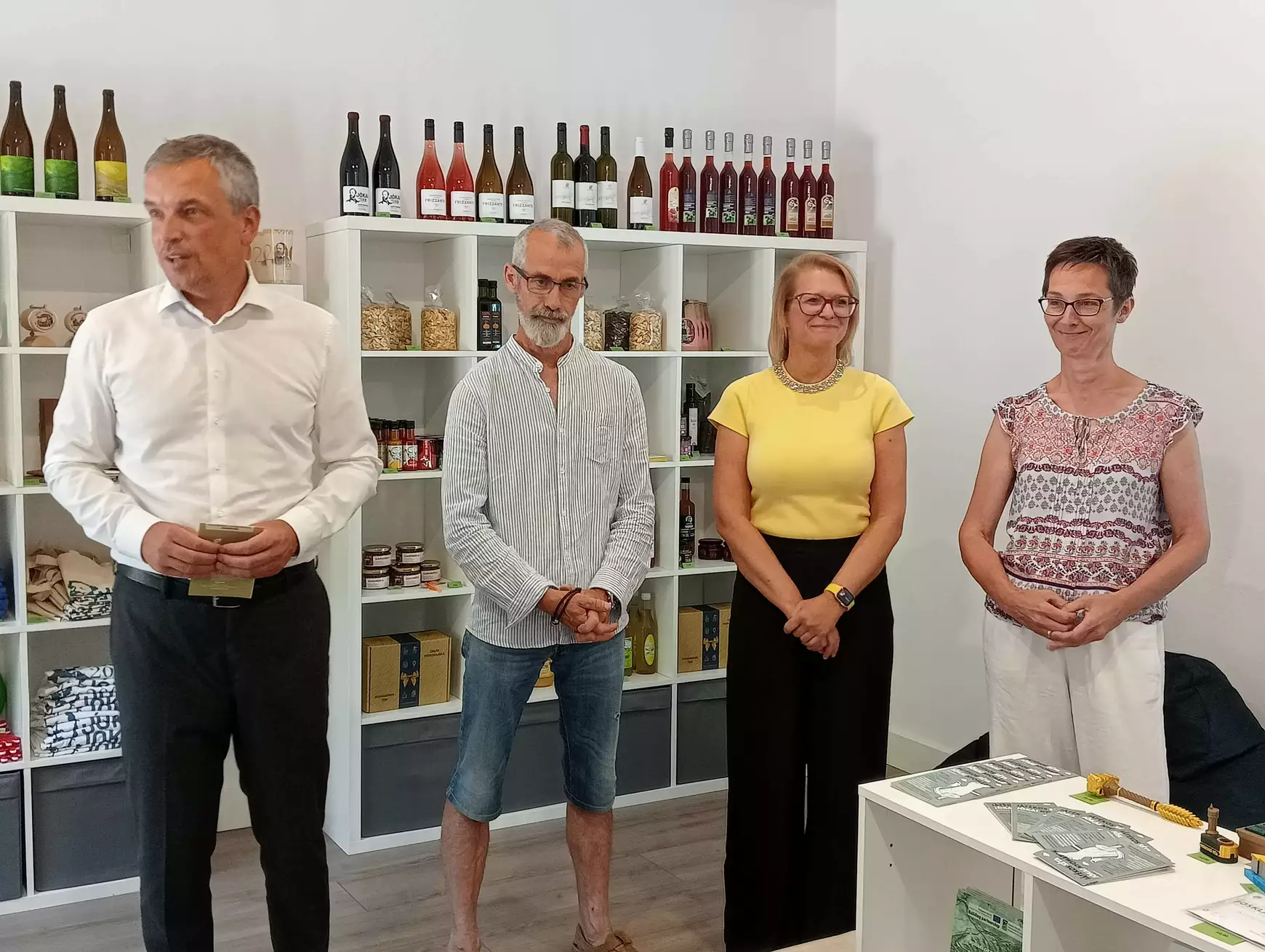 Jókai nyomában nyolc új szobrocska és kétnyelvű idézet mentén - KÉPEKKEL