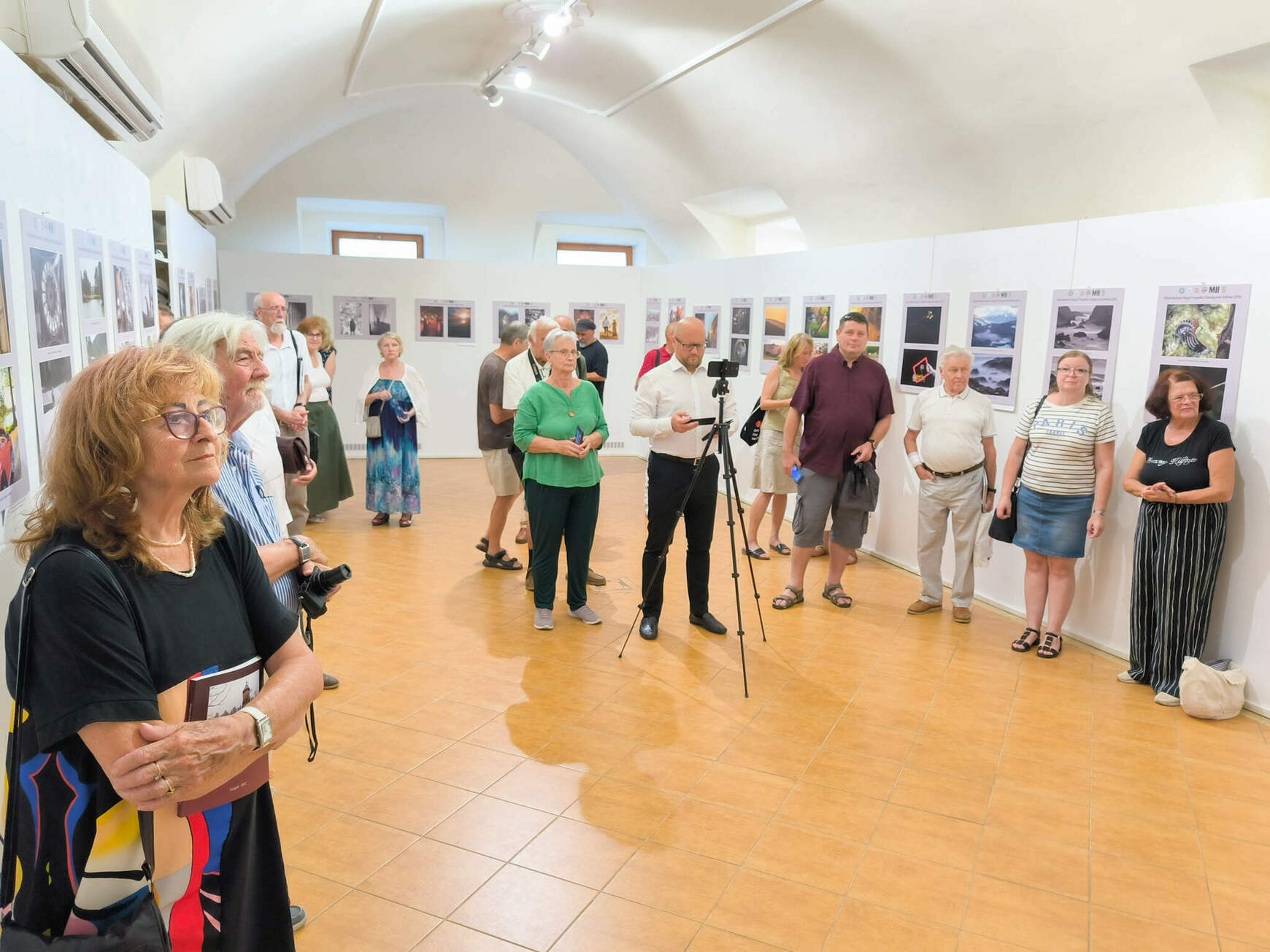 2025-07-24 Kassa, KMFT, Kárpát-medencei Magyar Fotográfiai Társaság, kiállítás, fotókiállítás, MaJel Rovás