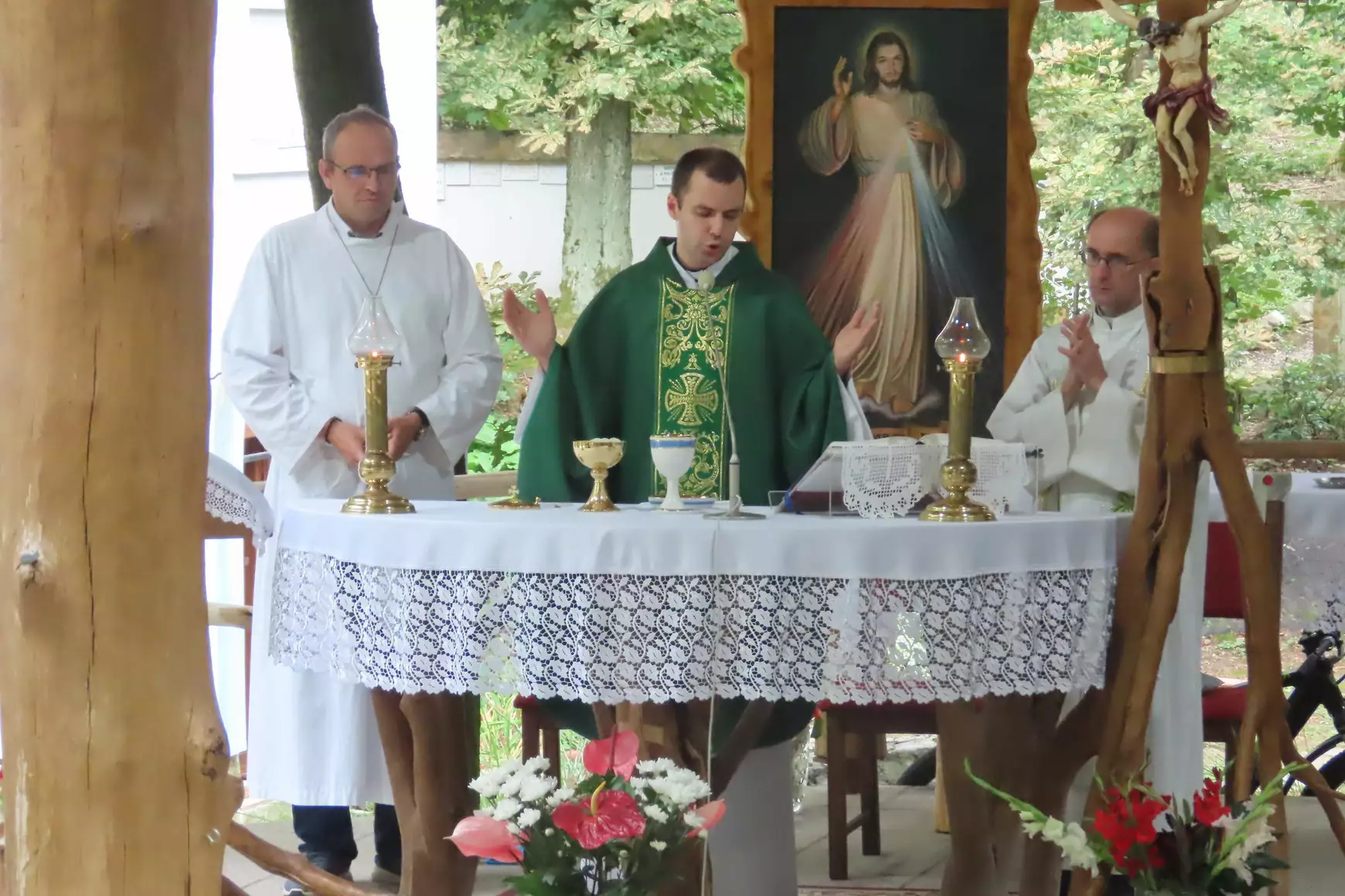 A szentmisét Sebő László, a nagyfödémesi plébánia kormányzója celebrálta