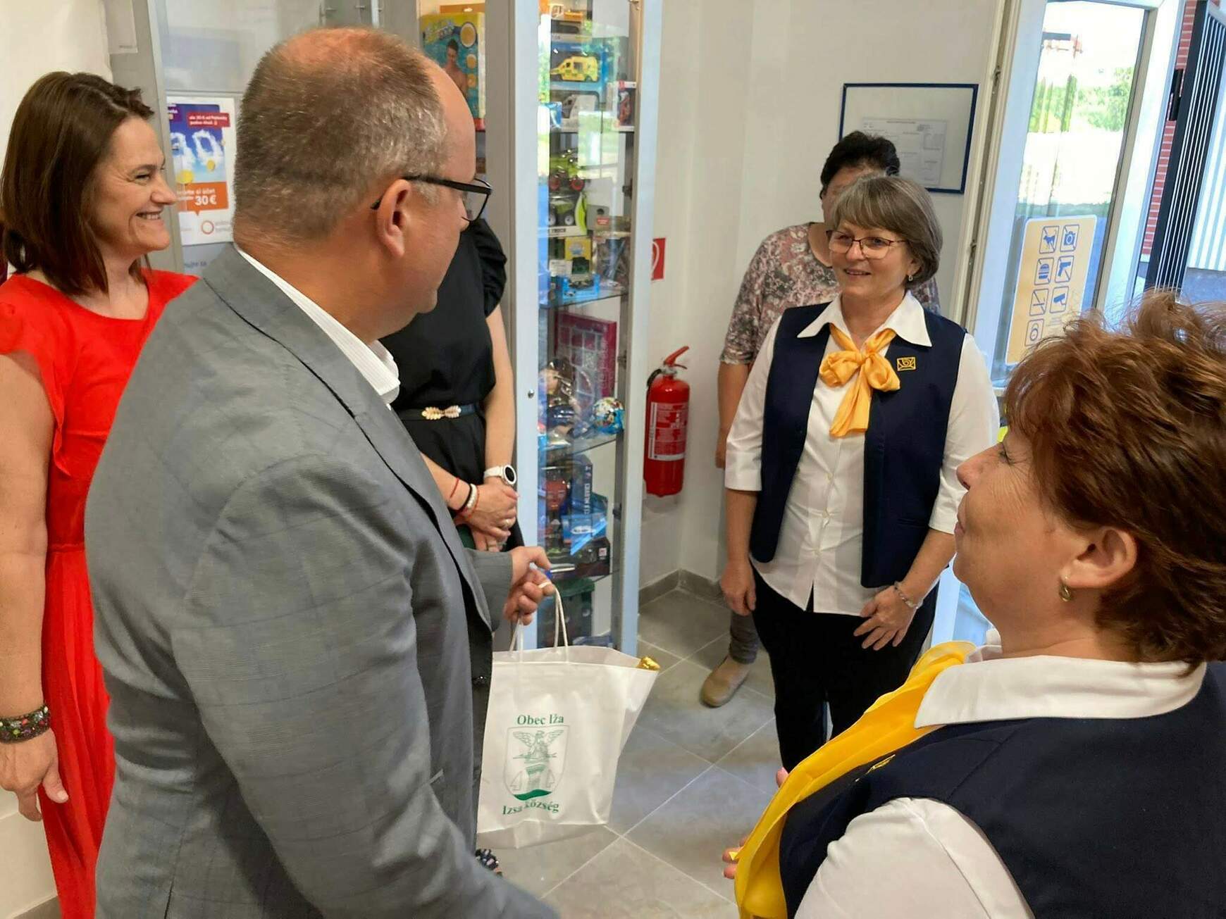 Új, korszerű bérleménybe költözött az izsai posta - KÉPEKKEL