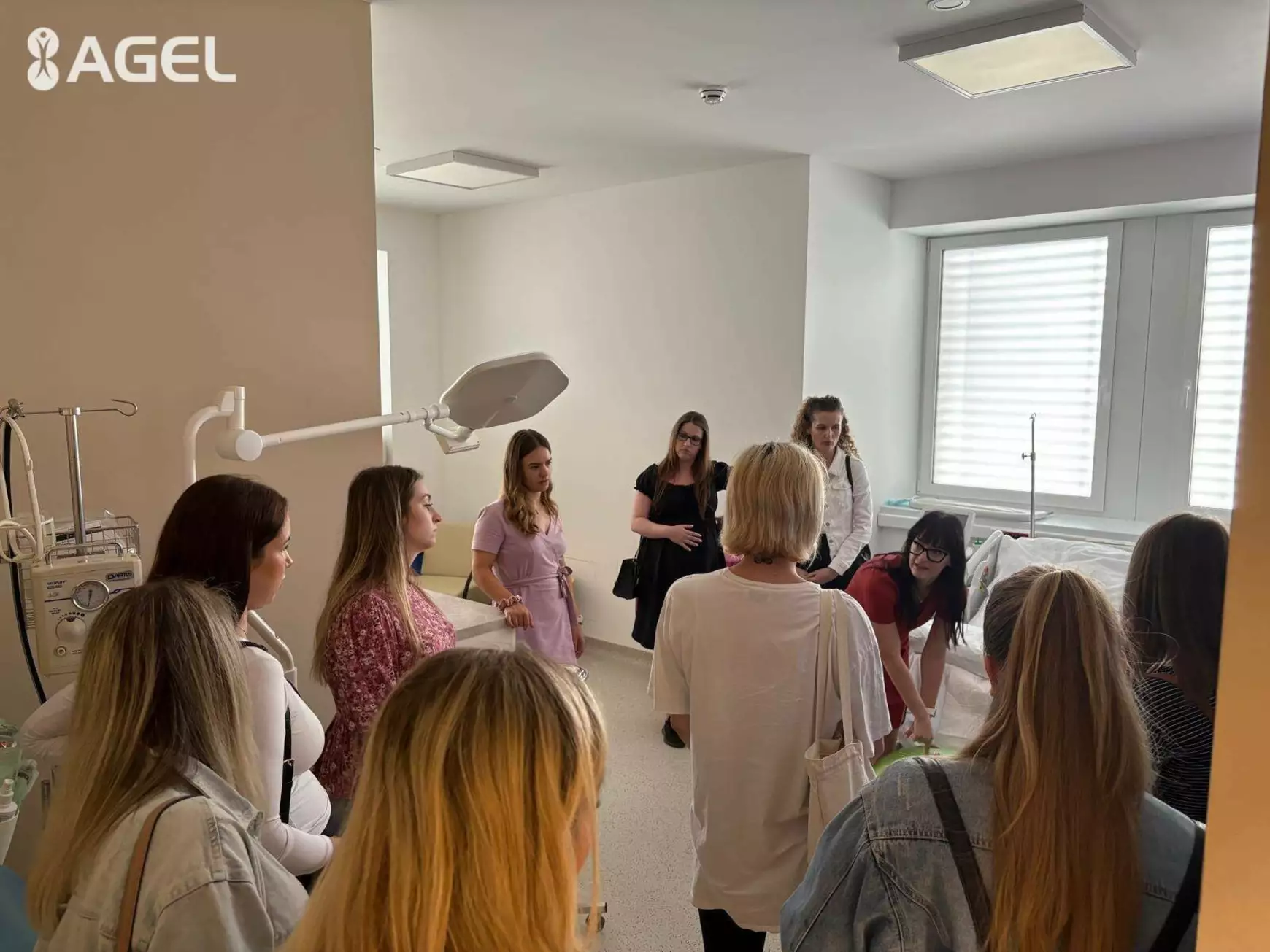 A várandós nőket kétnyelvű tanfolyamon készítik fel a szülésre - KÉPEKKEL  