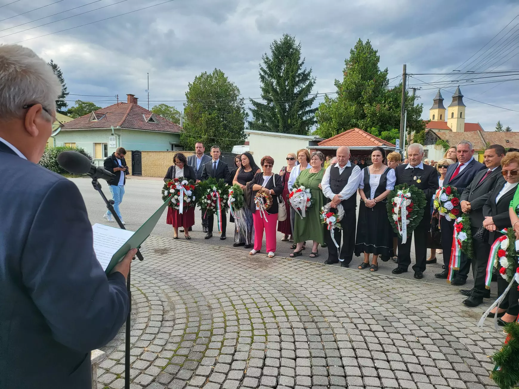 Koszorúzás Szent István Deáki
