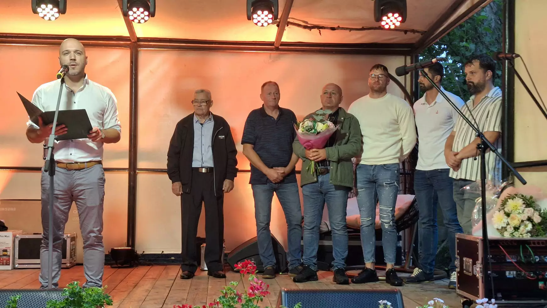 a-diszpolgari-cim-atadasa