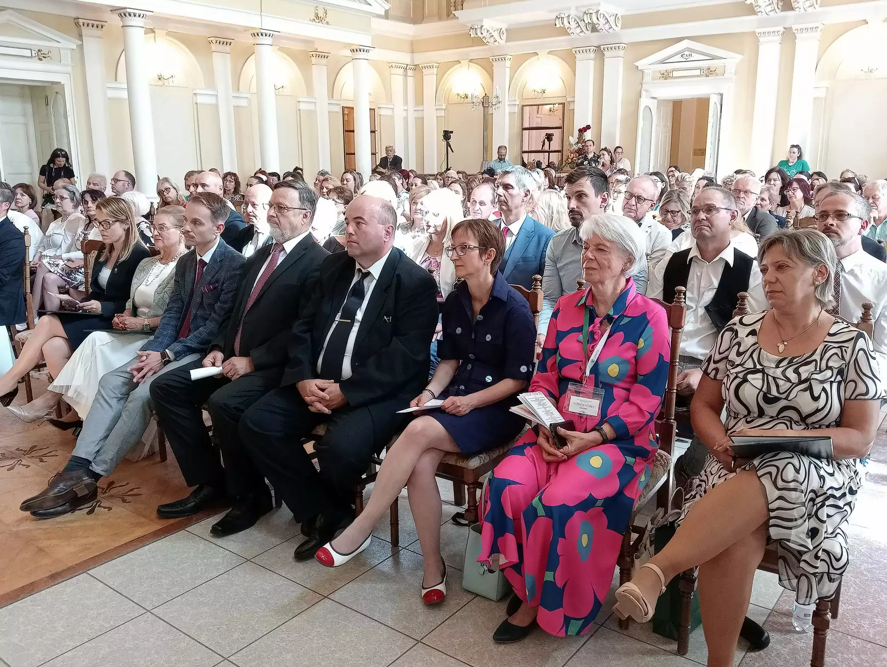 Megnyílt az SZMPSZ XXXIII. Jókai Mór Nyári Egyeteme Komáromban – KÉPEKKEL