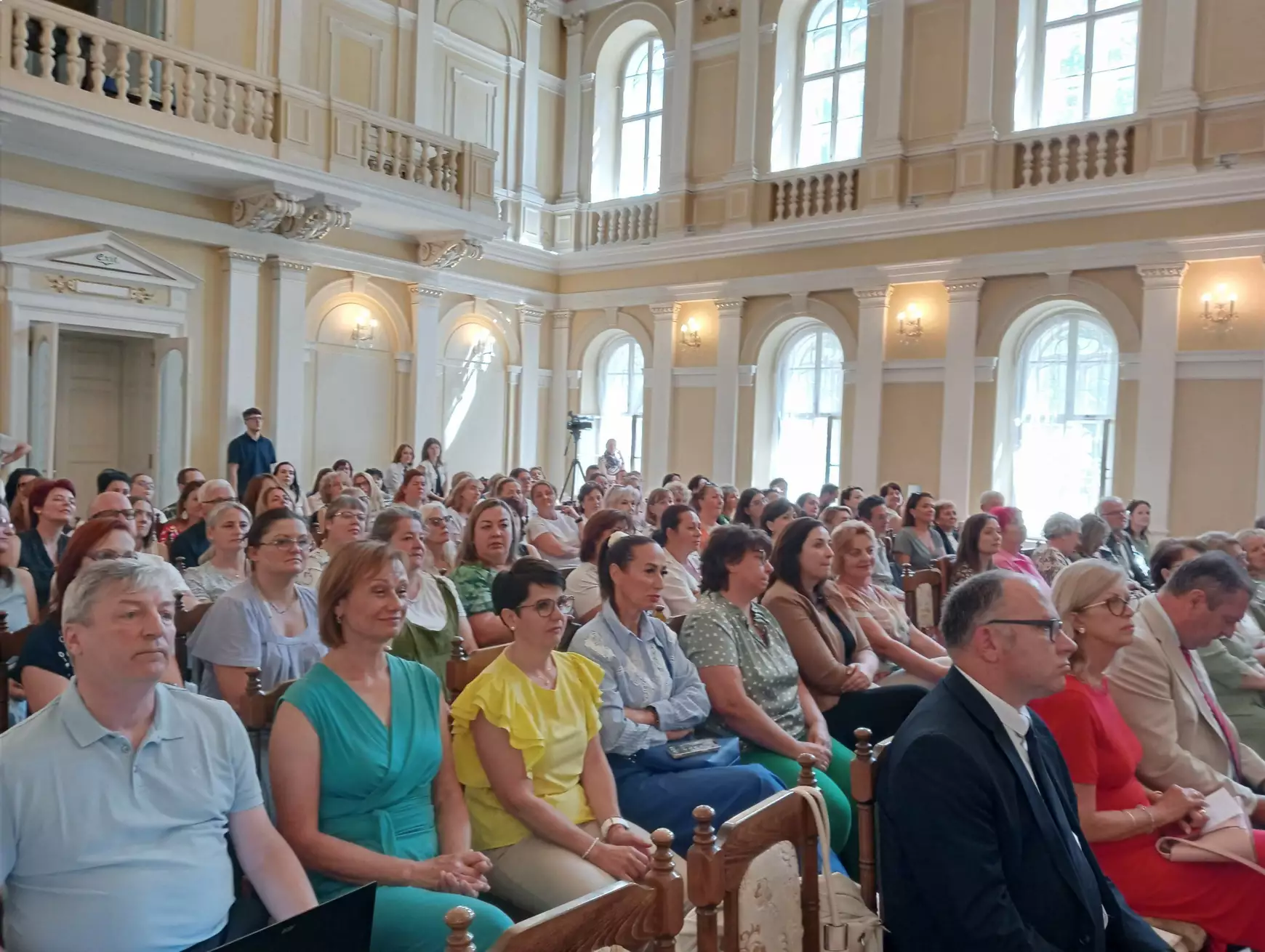Megnyílt az SZMPSZ XXXIII. Jókai Mór Nyári Egyeteme Komáromban – KÉPEKKEL