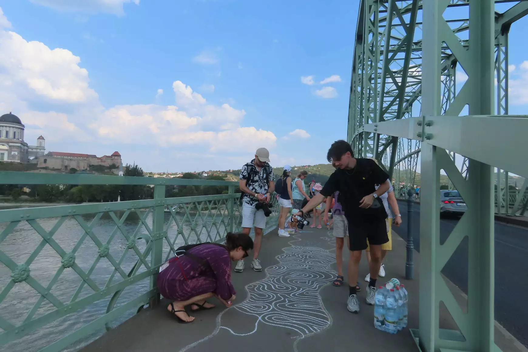 Kígyórajzolás a hídon