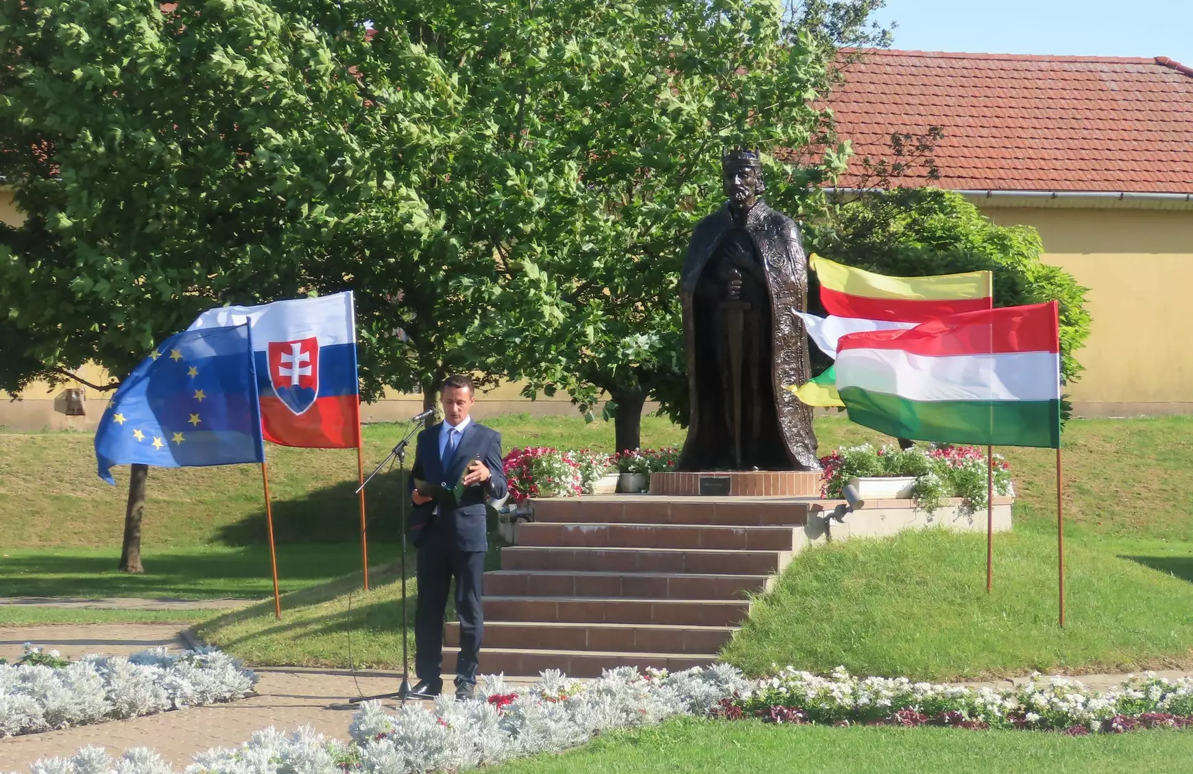 Tardoskedd -Sz.István szobor