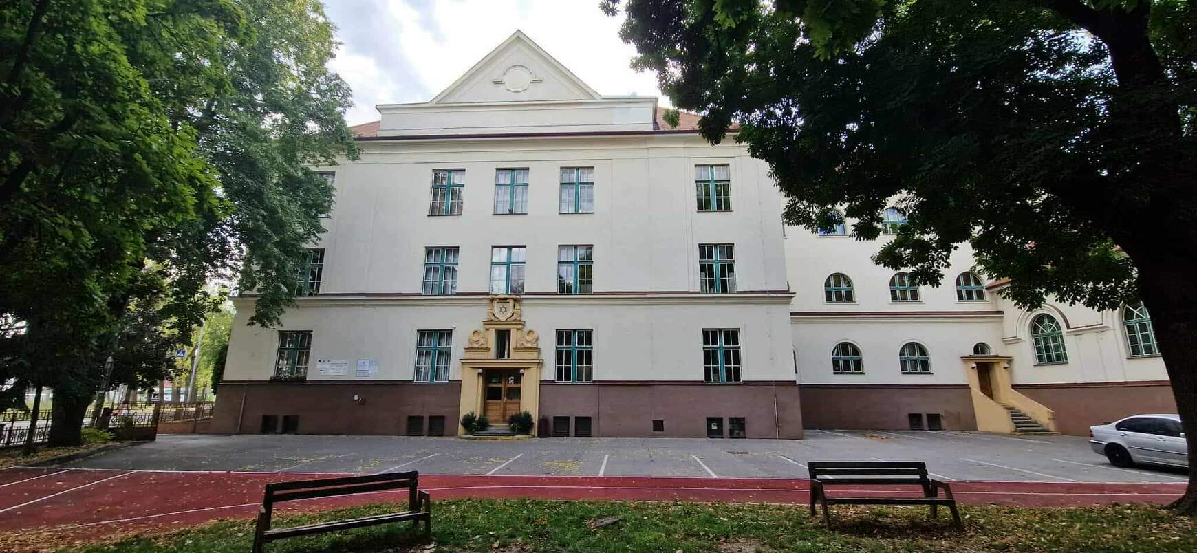 Az érsekújvári Czuczor Gergely Alapiskola épülete