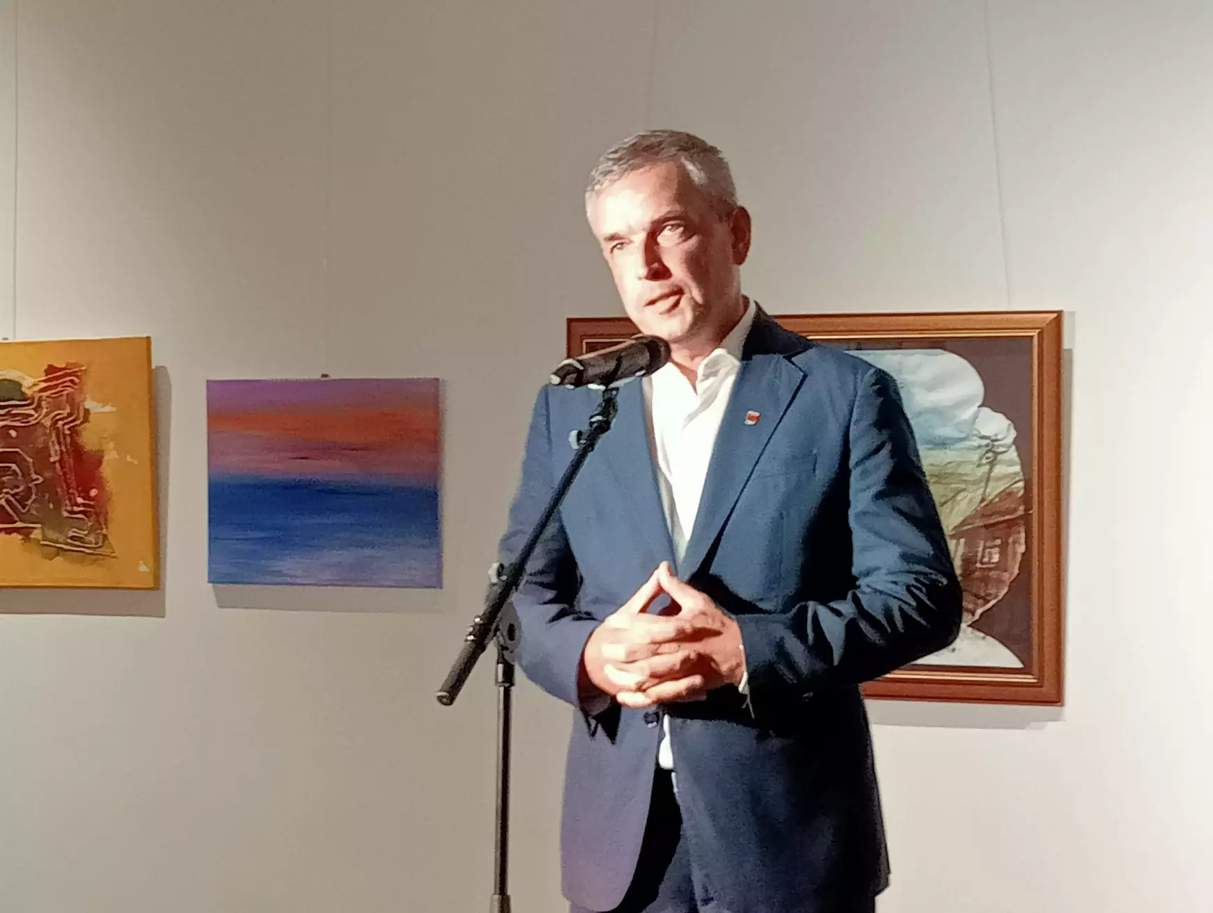 Teremavatás Jókai-előadással, tárlatnyitóval és Kastélyos-kóstolóval a komáromi „Egressyben” – KÉPEKKEL