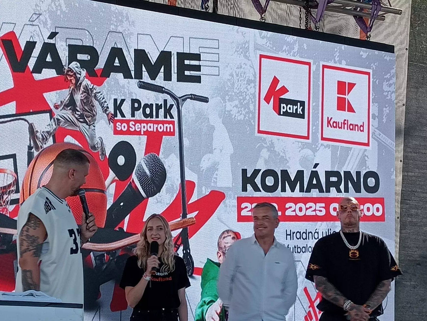 Komáromi K Park-avatás mindazzal, mi szemnek, fülnek, szájnak ingere – KÉPEKKEL