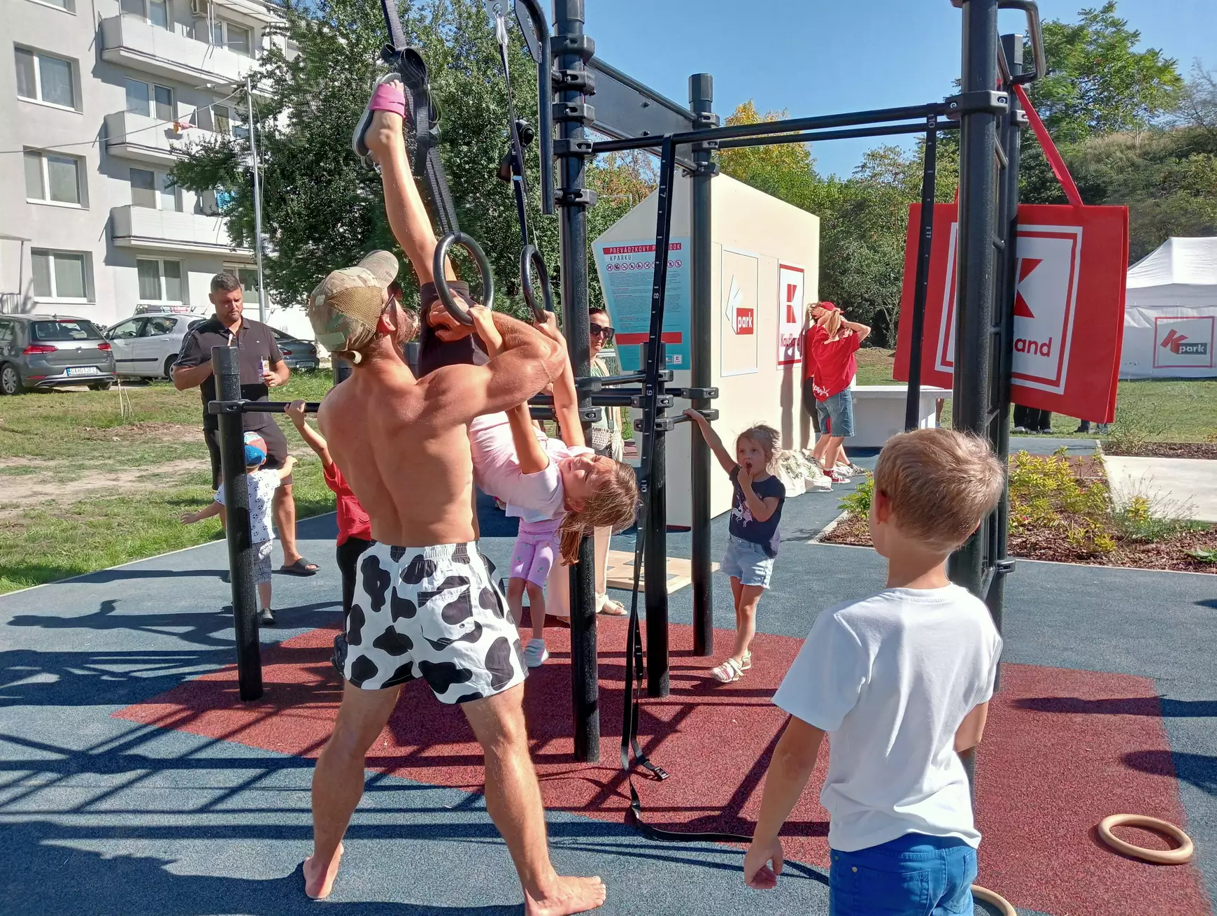 Komáromi K Park-avatás mindazzal, mi szemnek, fülnek, szájnak ingere – KÉPEKKEL