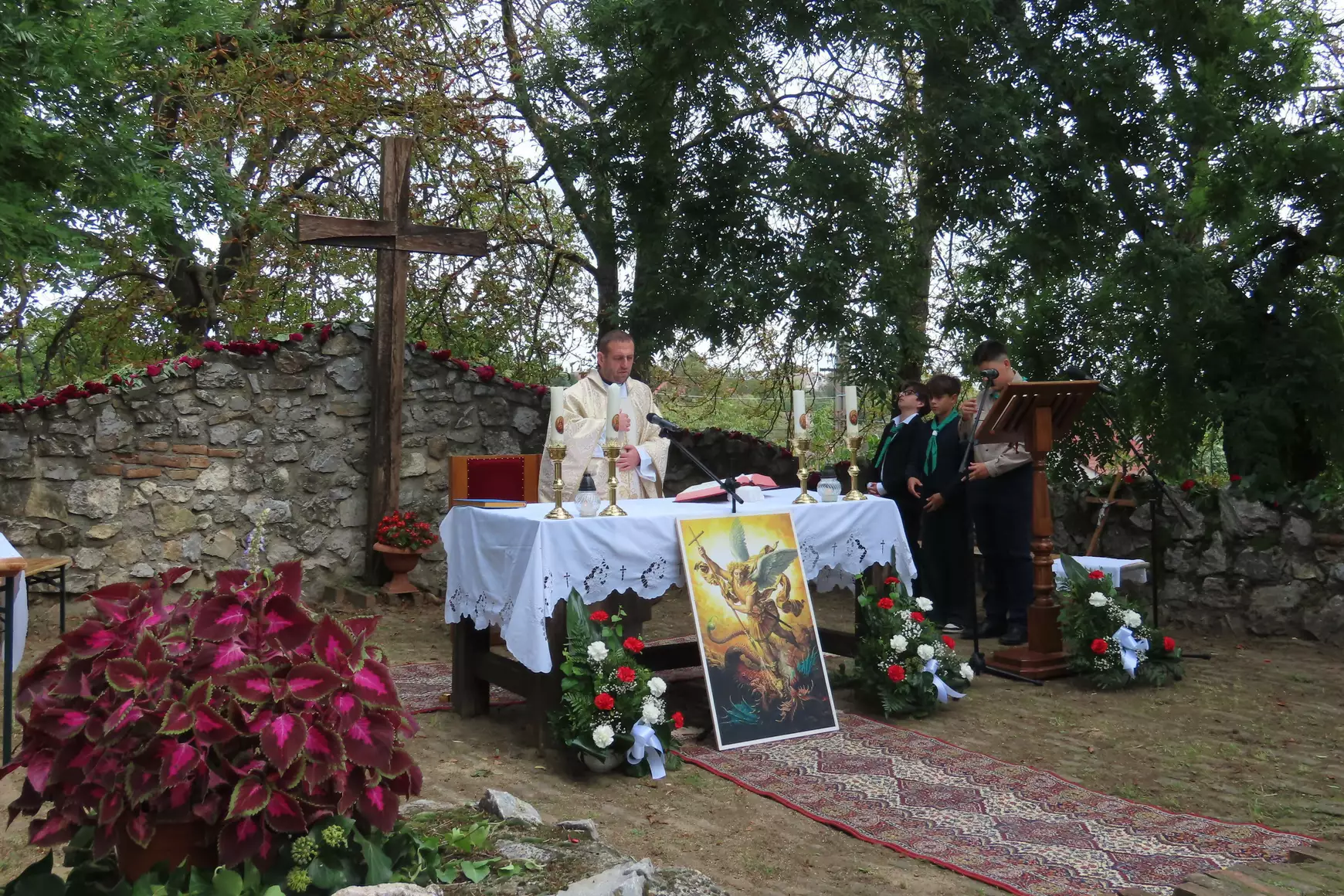 Szőgyéni templomkert