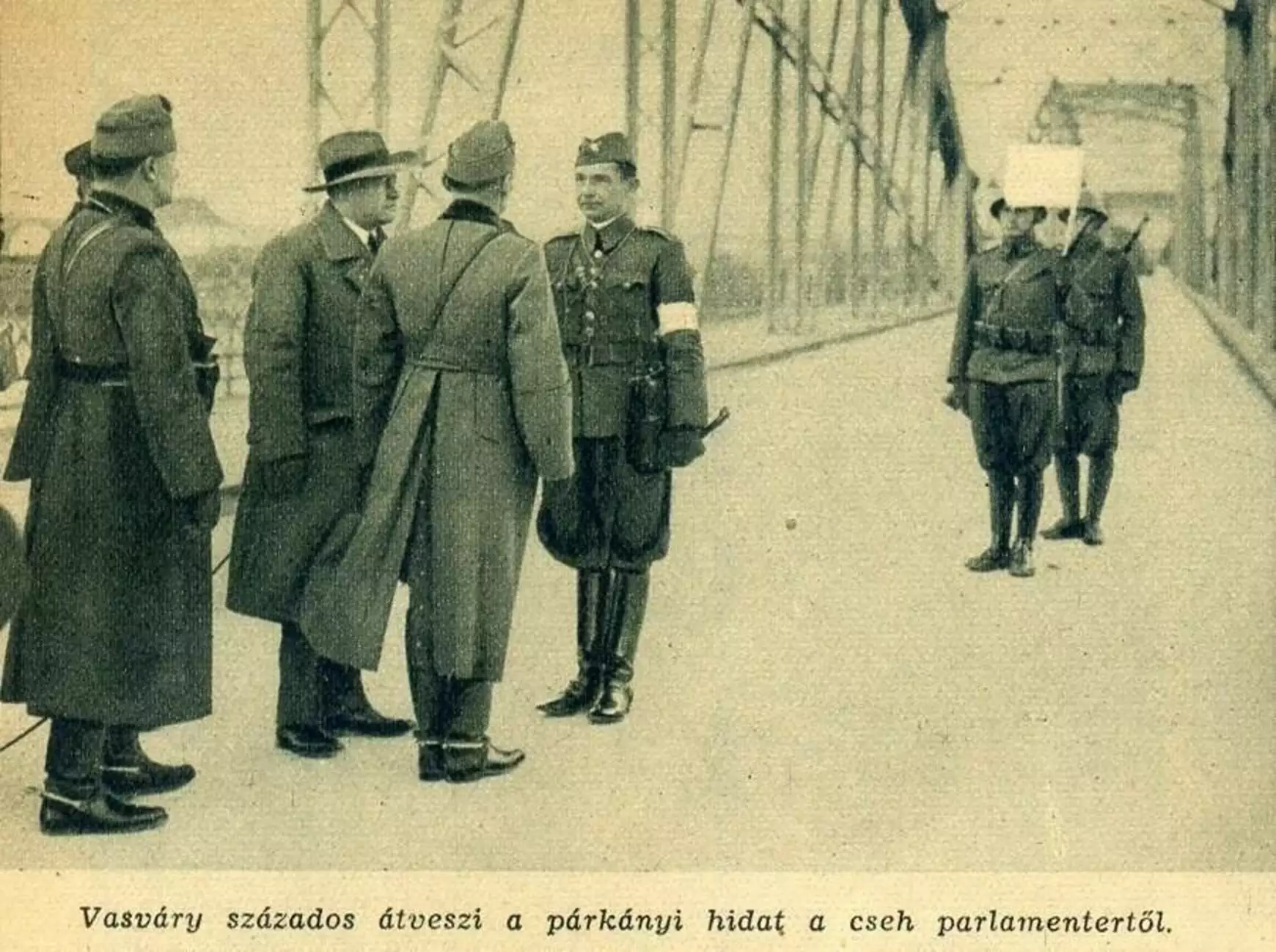 Vasváry százados átveszi a Mária Valéria hidat a cseh parlamentertől