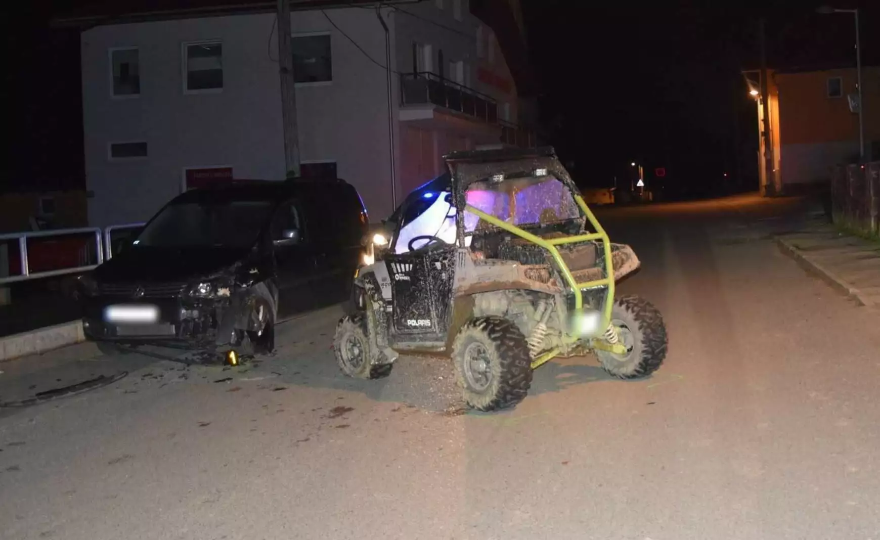 quad autó baleset