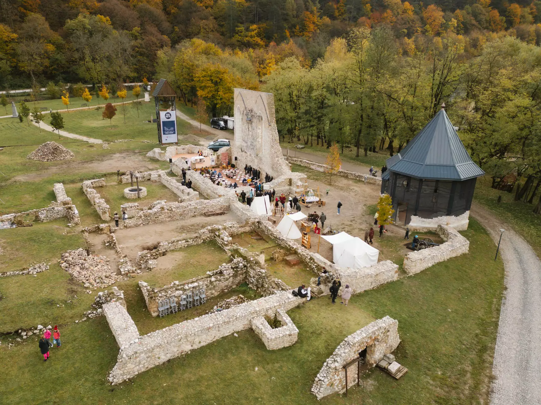 Gombaszög, pálos kolostor, kápolna, átadás