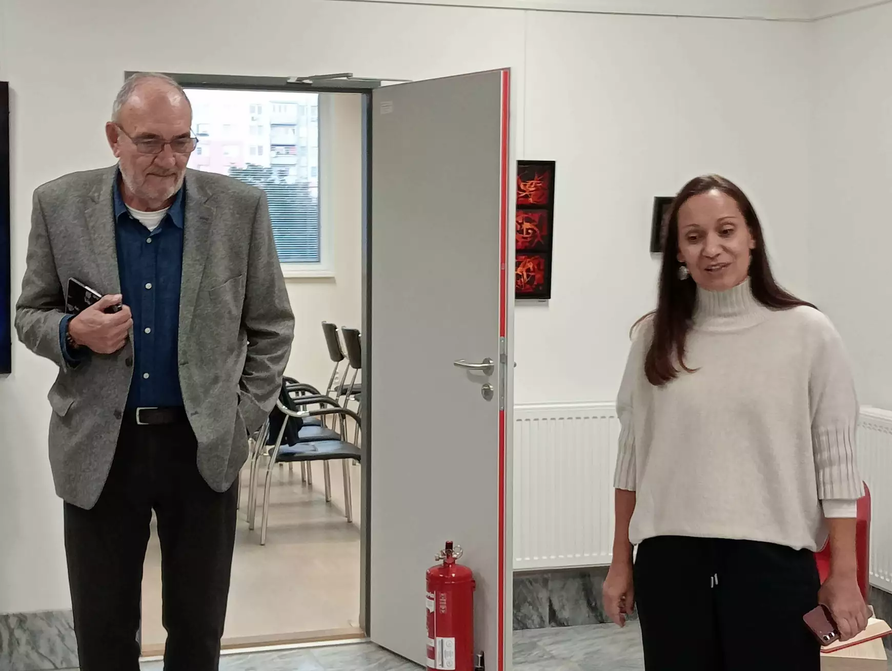Szárnyas idők: Nagy Judit festő- és zománcművész közel félszáz műve a komáromi „Szinnyeiben” – KÉPEKKEL