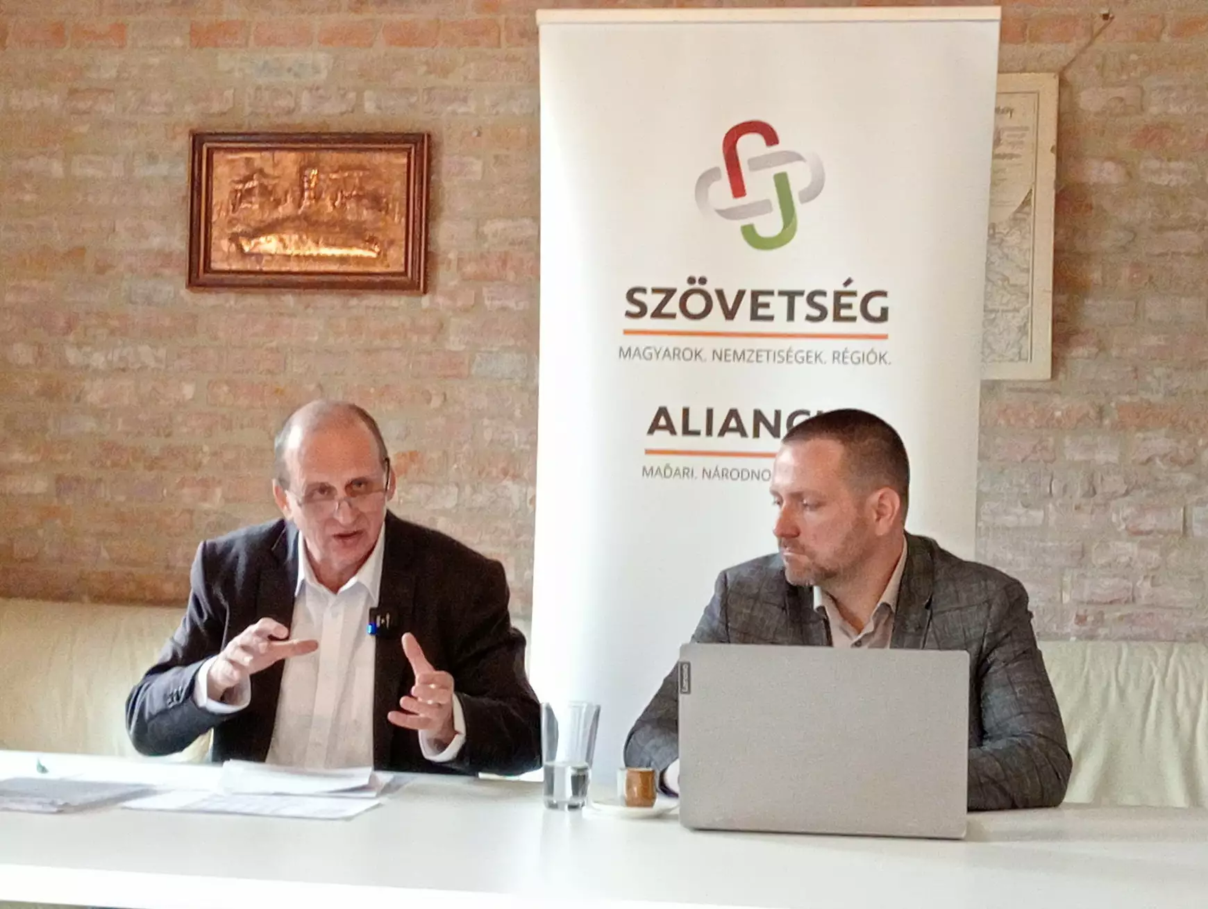 Andruskó Imre vészharangot kongat, Orosz Örs kétnyelvűsít... - KÉPEKKEL