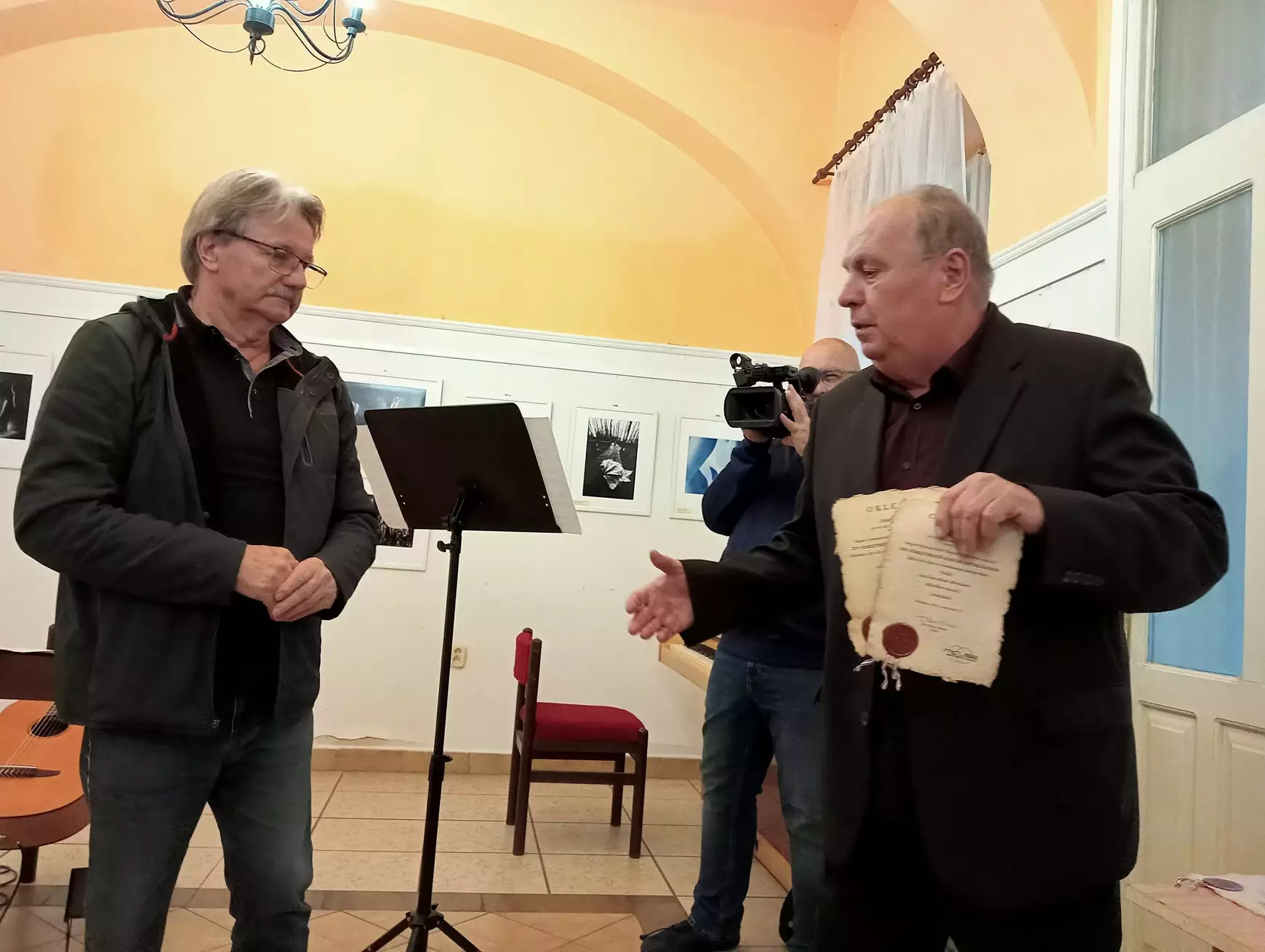 Tematikai sokszínűség a „XXV. Fotószalon“ vándorkiállításán – KÉPEKKEL