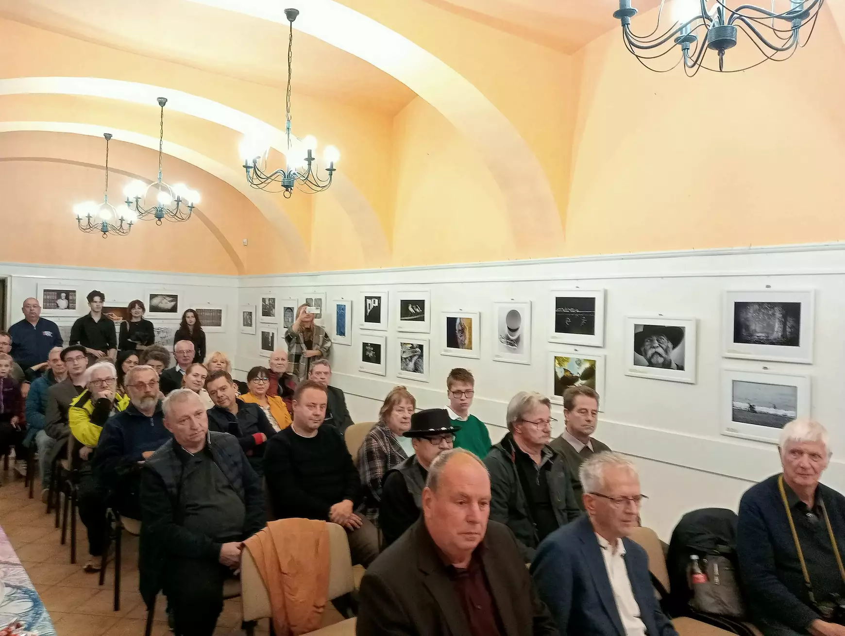 Tematikai sokszínűség a „XXV. Fotószalon“ vándorkiállításán – KÉPEKKEL