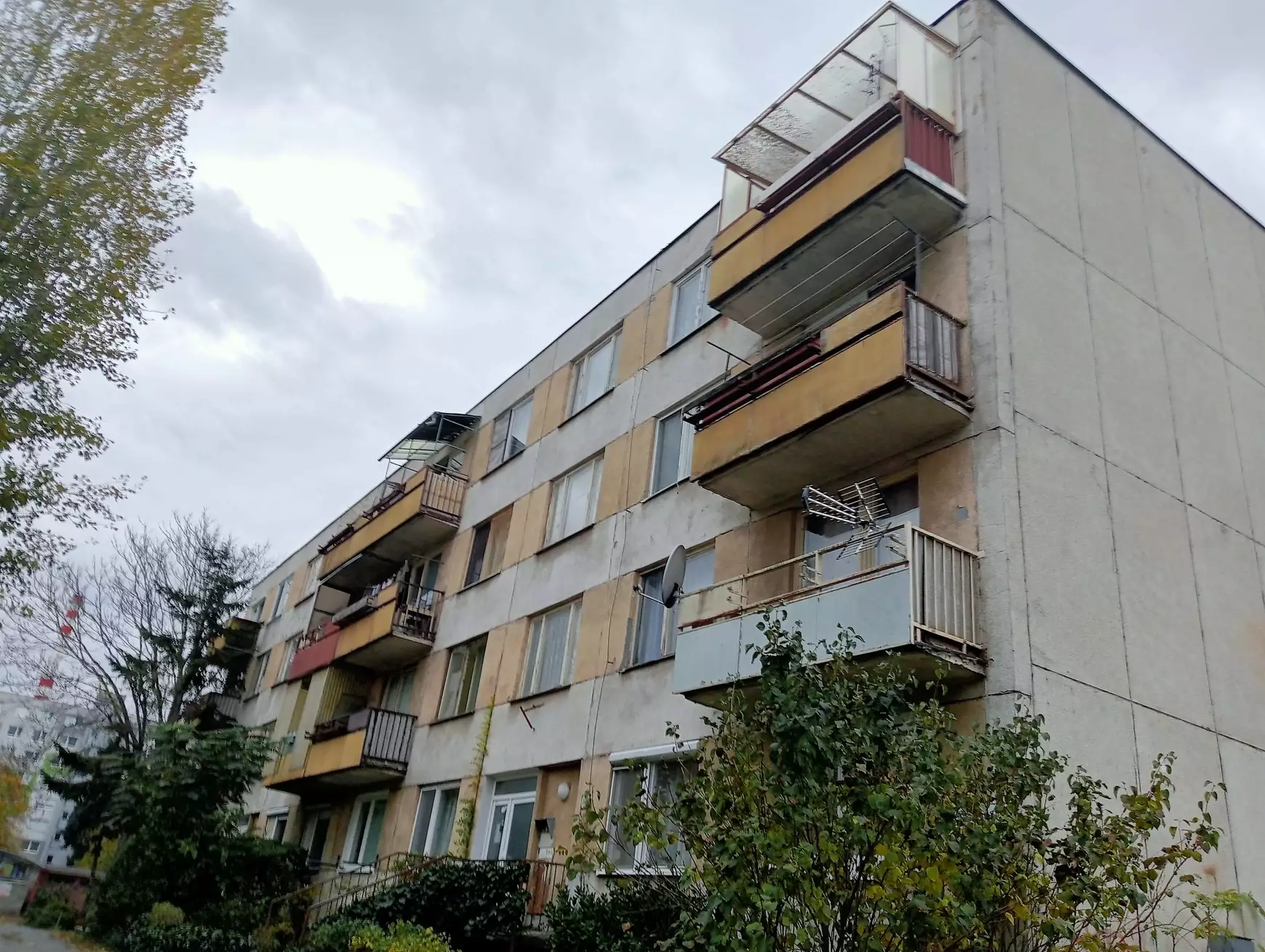 Jó hír: felújítják a komáromi Gazda utcai bérlakásokat - KÉPEKKEL 