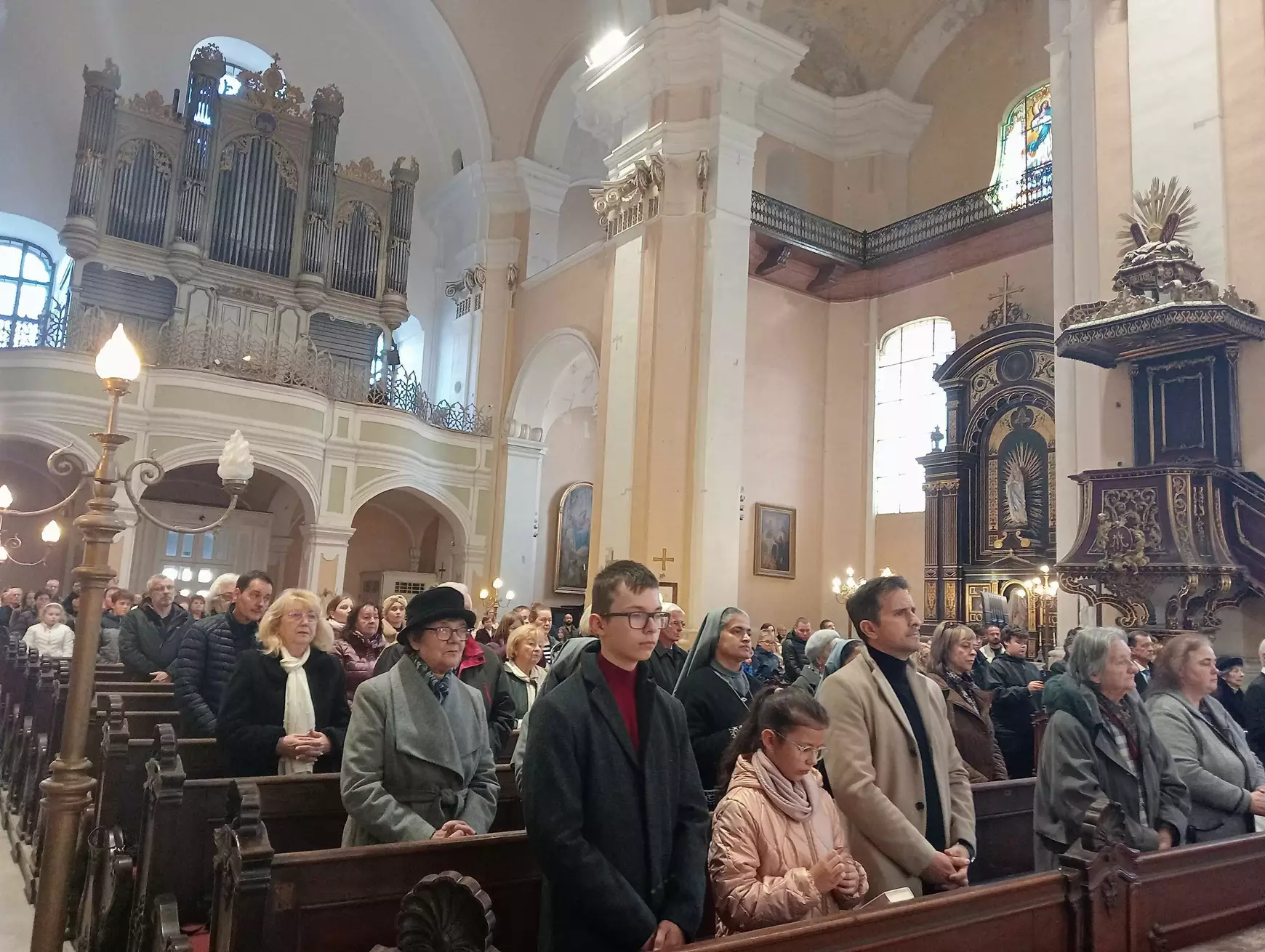 A hőslelkű komáromi plébánosra, Lipovniczky Istvánra emlékeztünk – KÉPEKKEL