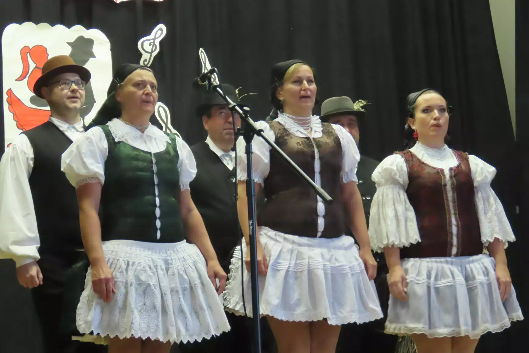 A Rozmaring néptáncegyüttes Bény