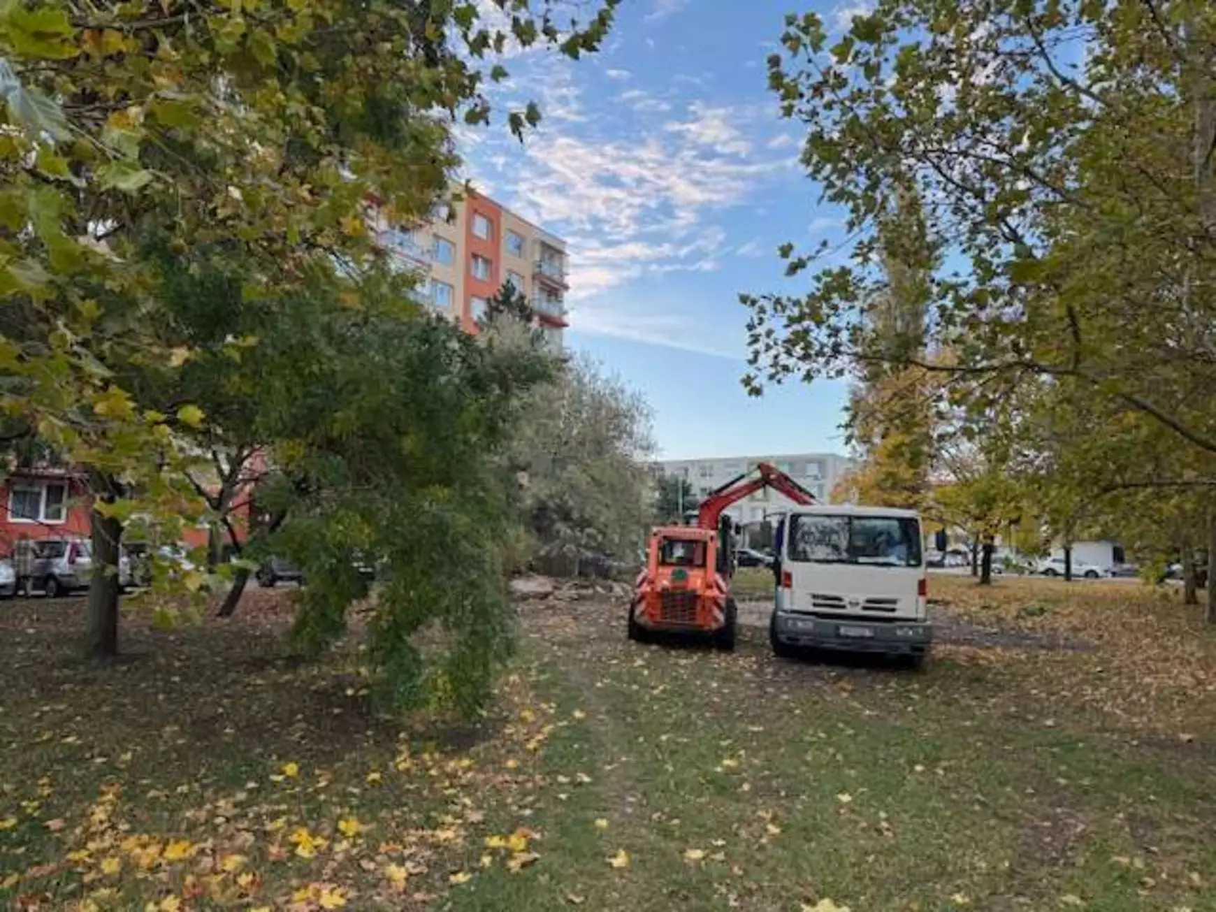 Jelentős uniós támogatással újul meg a komáromi IV-es lakótelep – KÉPEKKEL