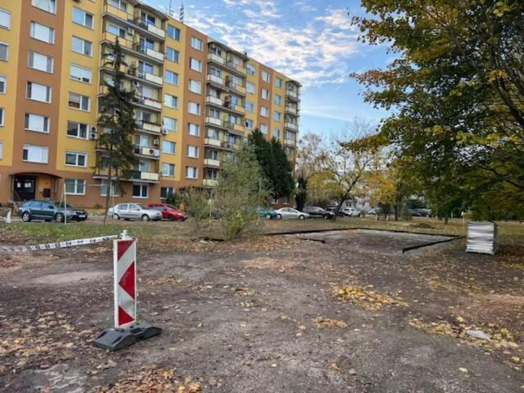 Jelentős uniós támogatással újul meg a komáromi IV-es lakótelep – KÉPEKKEL