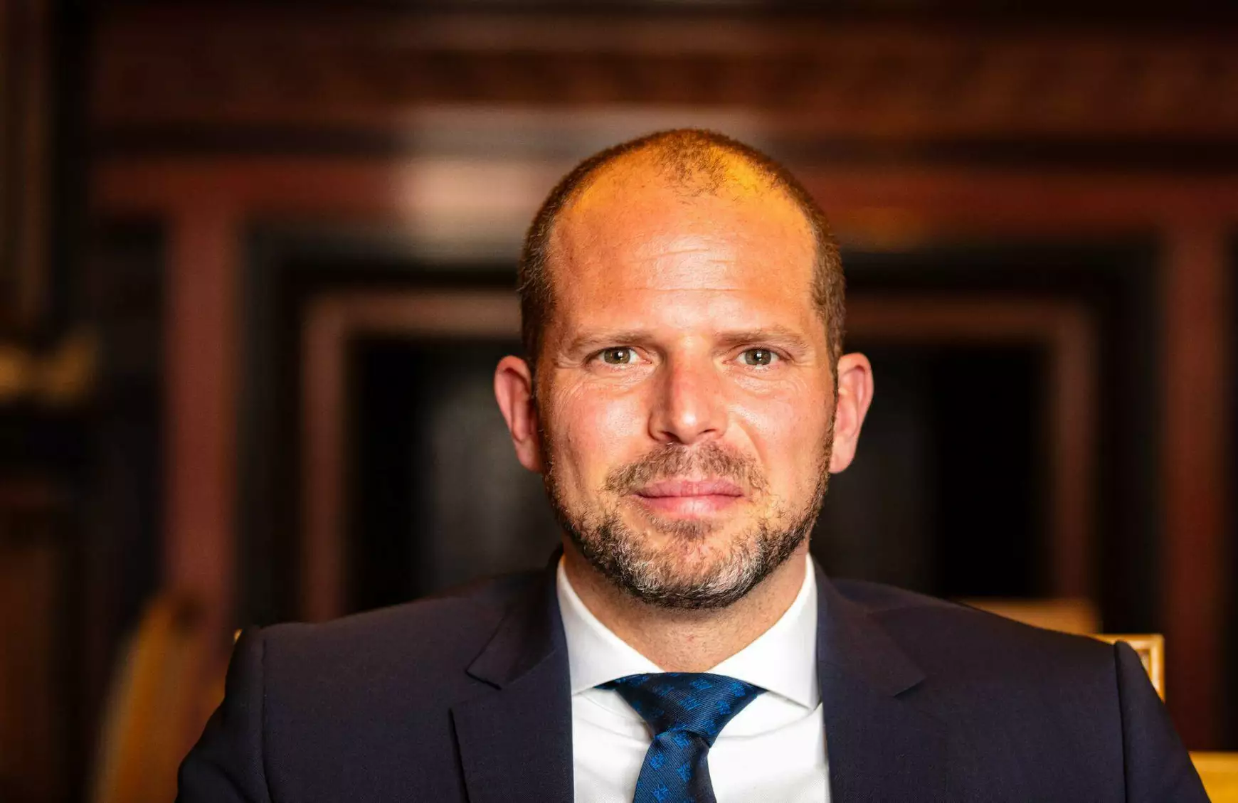 Nagy mellénnyel