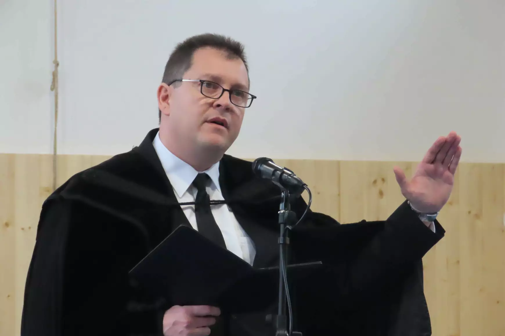 tornaterem átadó Párkány