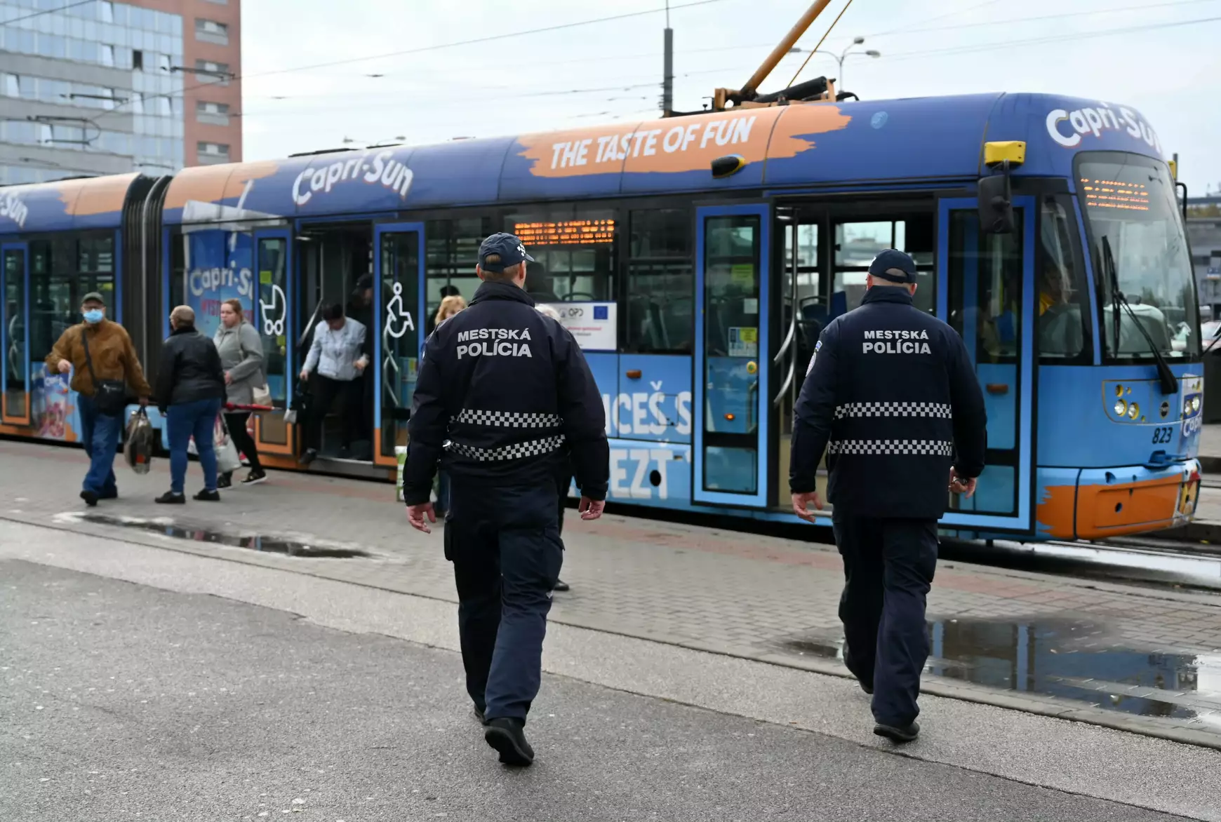 Kassa, állomás, vasútállomás, buszpályaudvar, rendőr