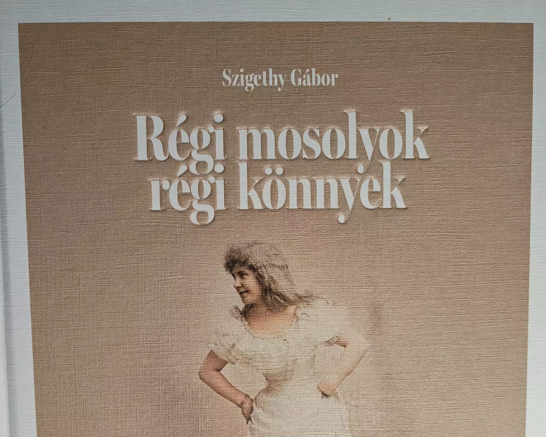 Szigethy Gábor - Régi mosolyok régi könnyek - könyvborító - reprofoto