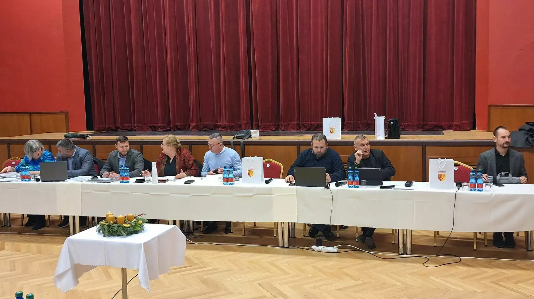 02-uleseznek-a-nagymegyeri-kepviselok-_