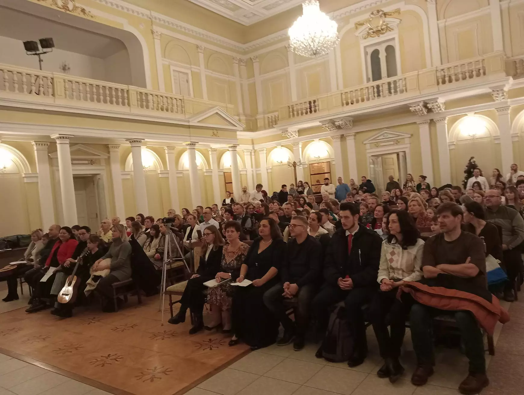  Ünnepi hangulatot loptak a hallgatóság szívébe a „czafrangósok“ – KÉPEKKEL 