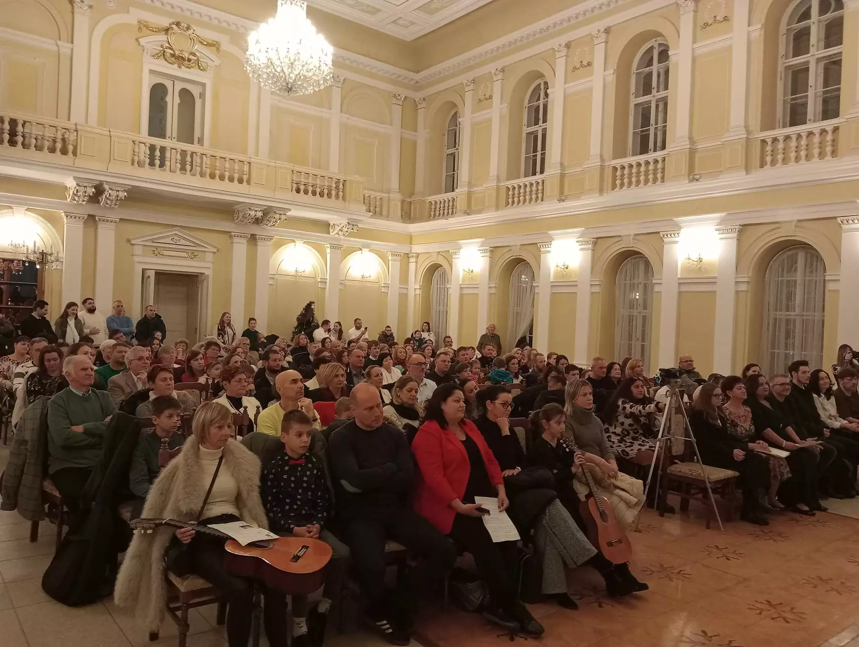  Ünnepi hangulatot loptak a hallgatóság szívébe a „czafrangósok“ – KÉPEKKEL 