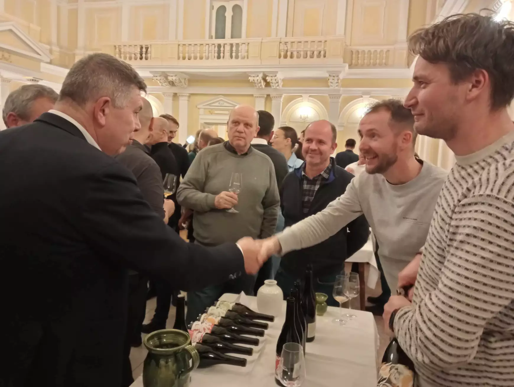 Összecsendült sok pohár: egy titok nyomában a IV. Komáromi Borünnepen – KÉPEKKEL
