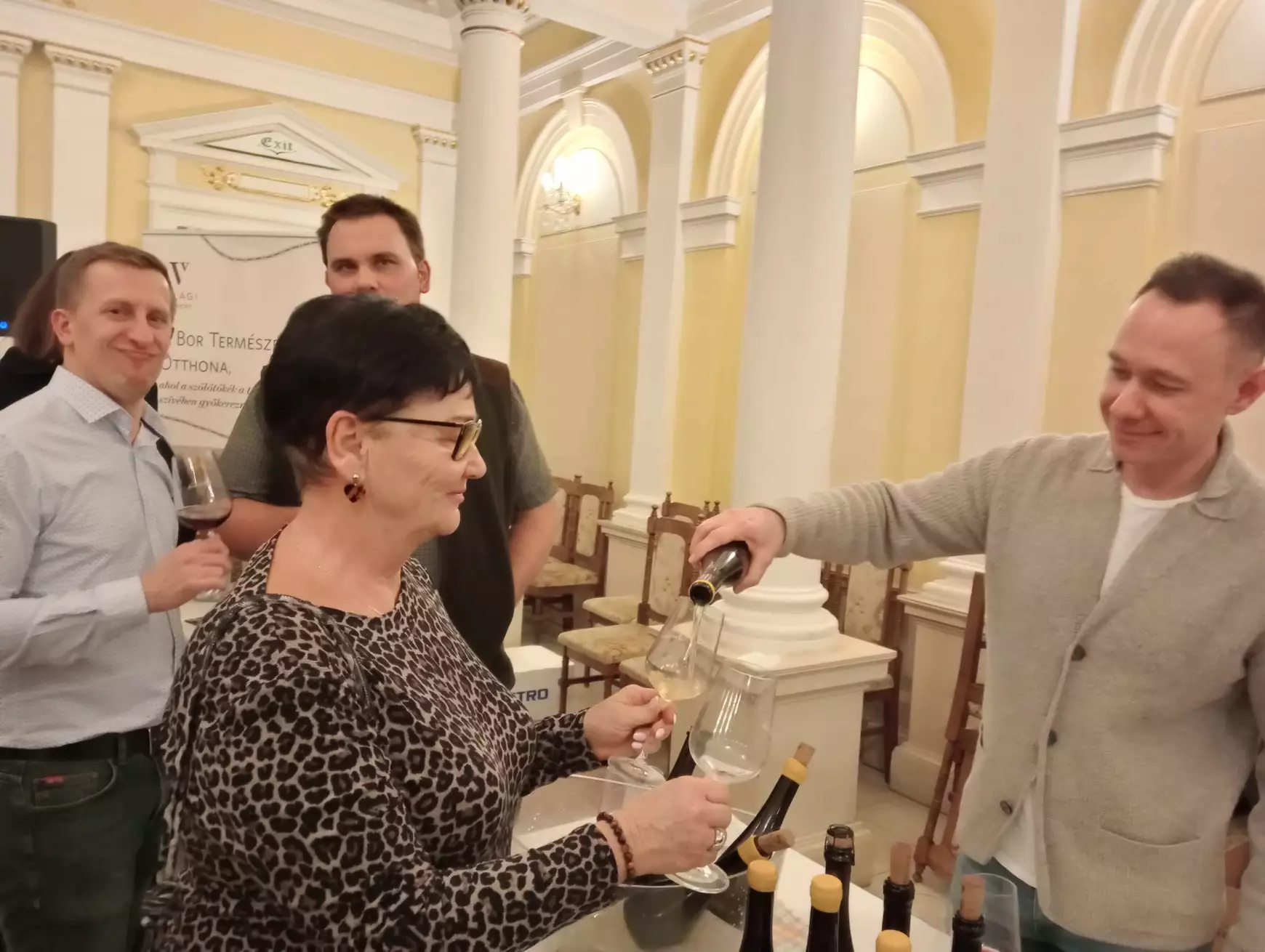 Összecsendült sok pohár: egy titok nyomában a IV. Komáromi Borünnepen – KÉPEKKEL