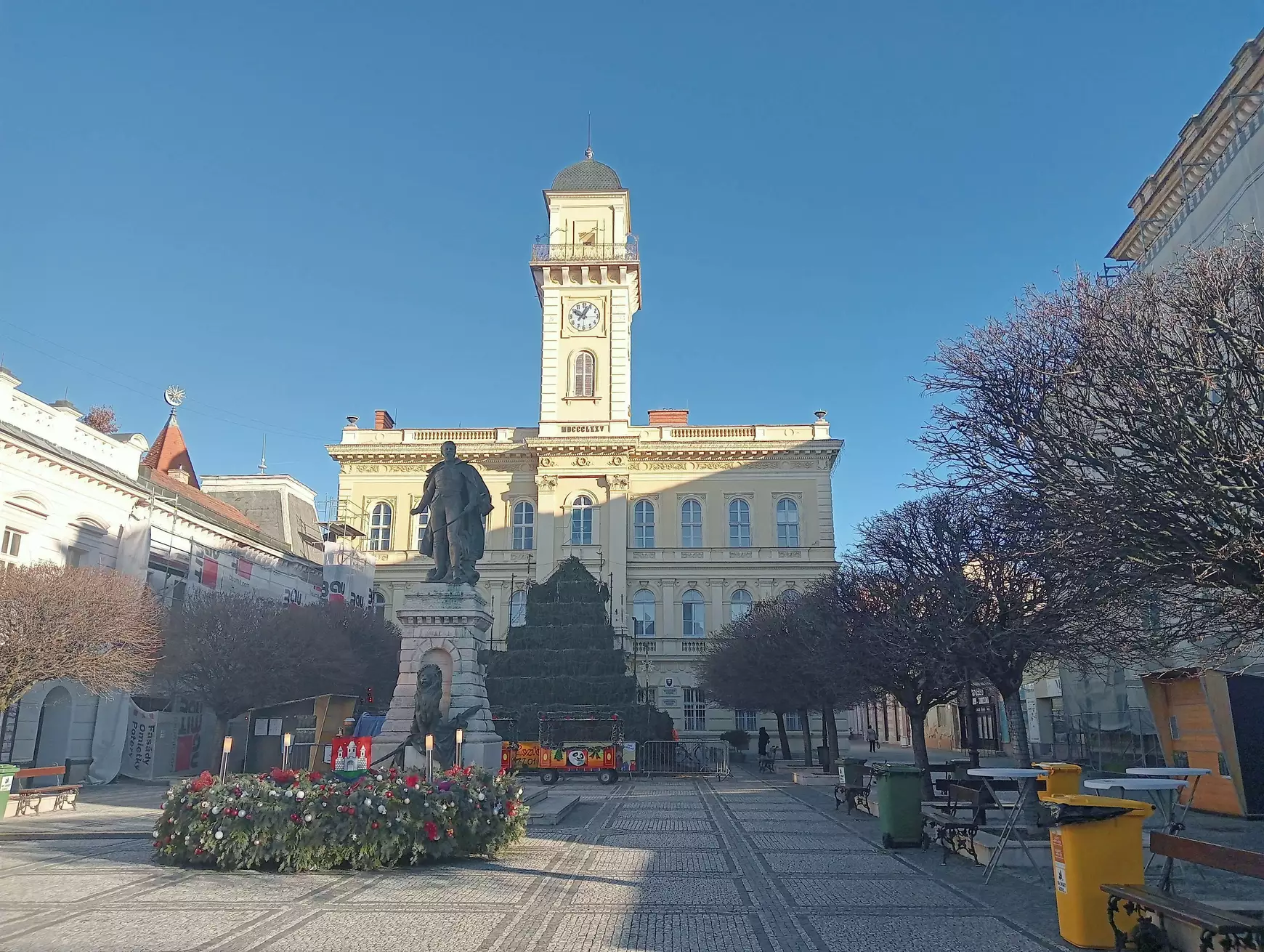 Szilveszteri Klapka téri buli és év eleji jeges-koris parti Komáromban – KÉPEKKEL