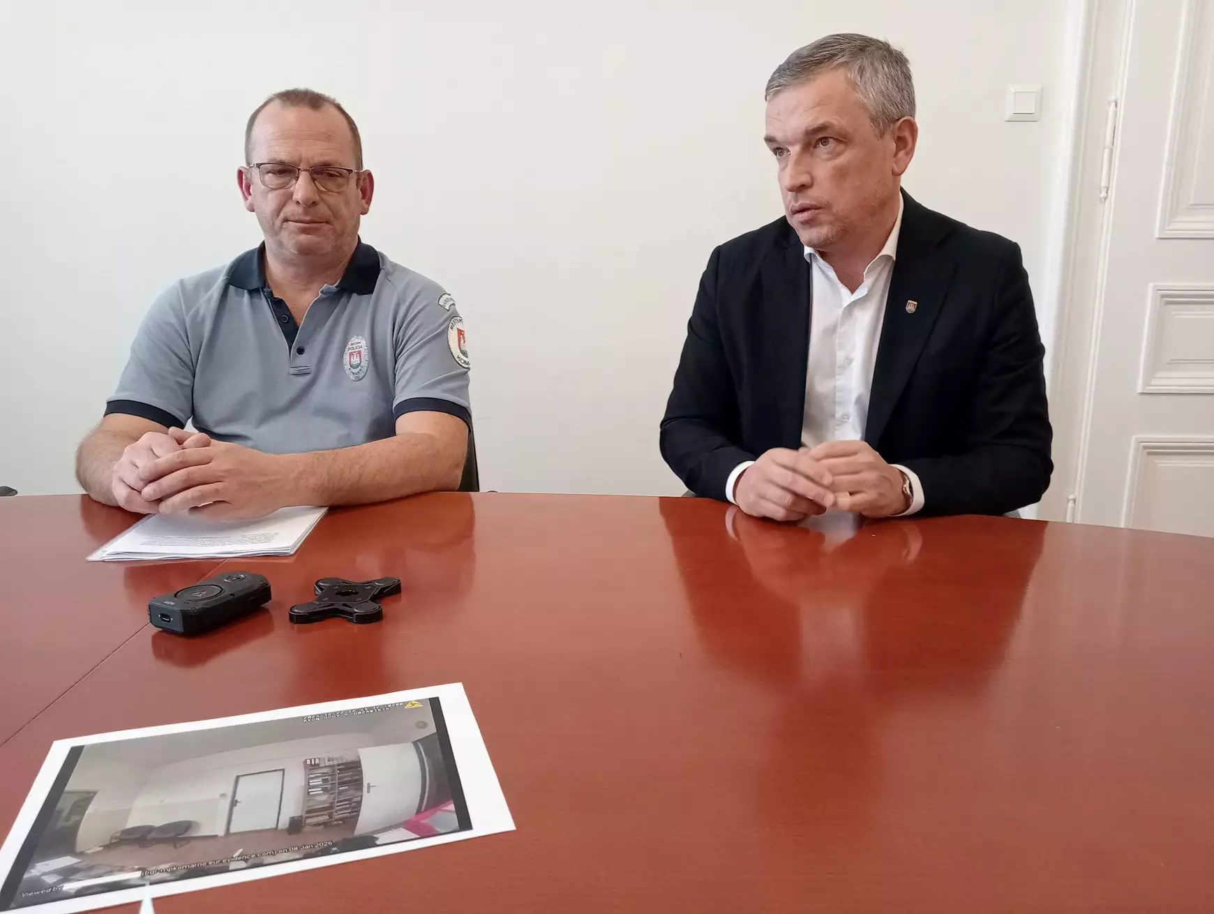  Rendőri testkamerákkal és a helyi kamerarendszer bővítésével a közbiztonság javításáért Komáromban - KÉPEKKEL