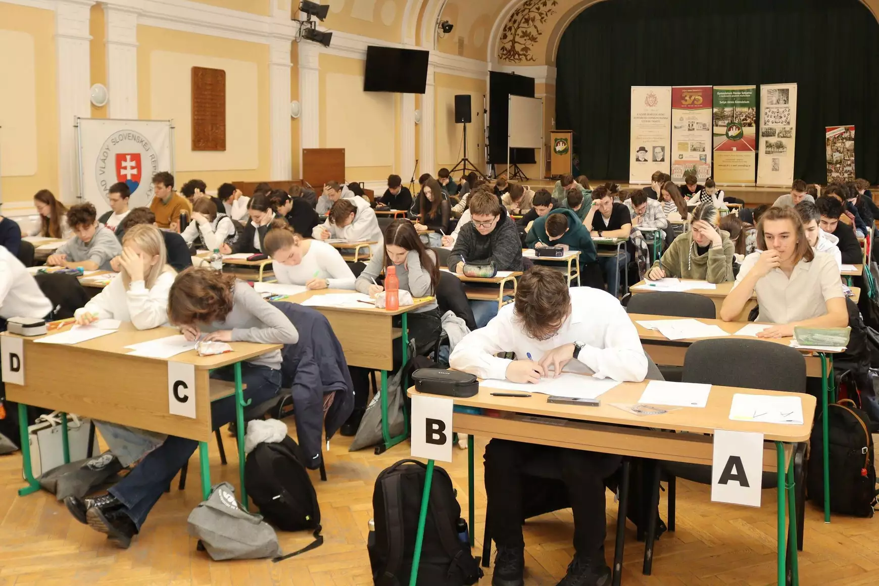 50. Felvidéki Magyar Matematikaverseny: 8 díjjal taroltak a „selyések”, a fülekiek és a dunaszerdahelyiek 2-2 díjat szereztek...