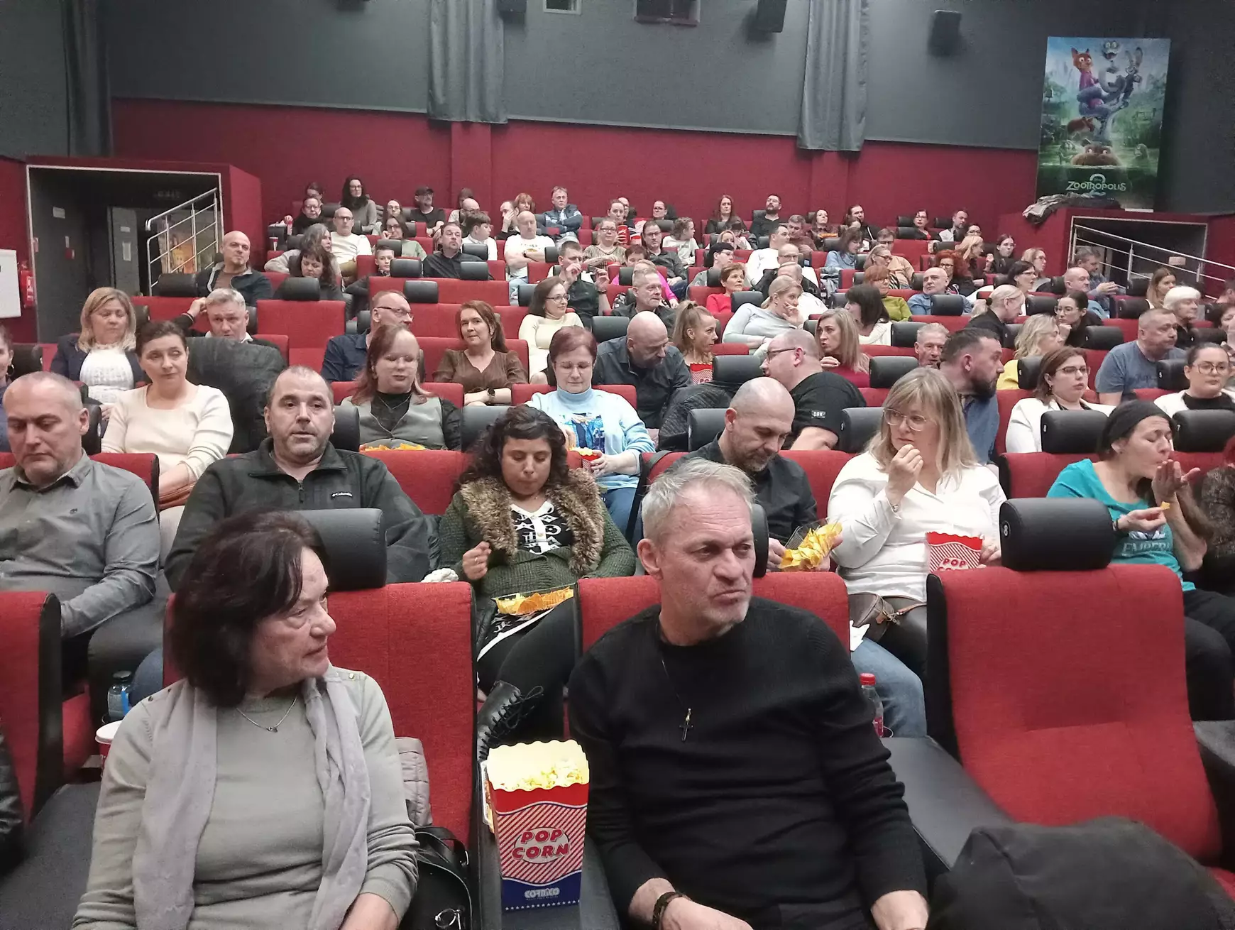 Állótaps az EMBER MARADJ - Az Ákos-sztori. Eddig. című portréfilm közönségtalálkozóval párosult vetítése után, Komáromban – KÉPE