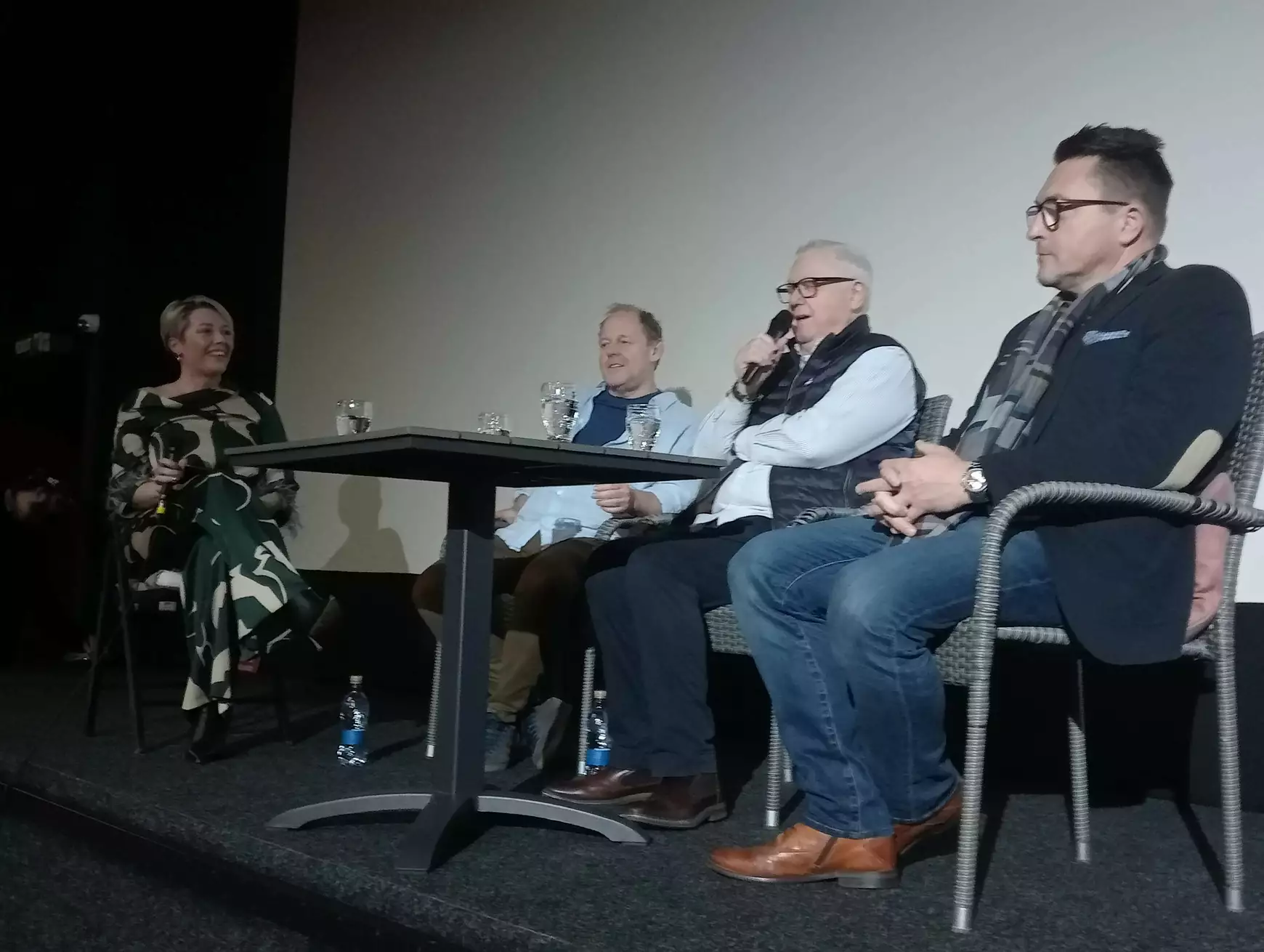 Állótaps az EMBER MARADJ - Az Ákos-sztori. Eddig. című portréfilm közönségtalálkozóval párosult vetítése után, Komáromban – KÉPE