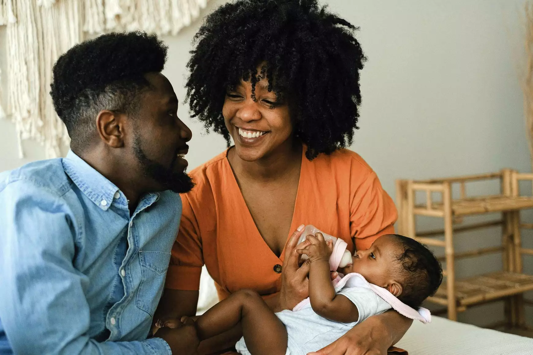 afroamerikai pár újszülöttel az Amerikai Egyesült Államokban - illusztráció - Pexels